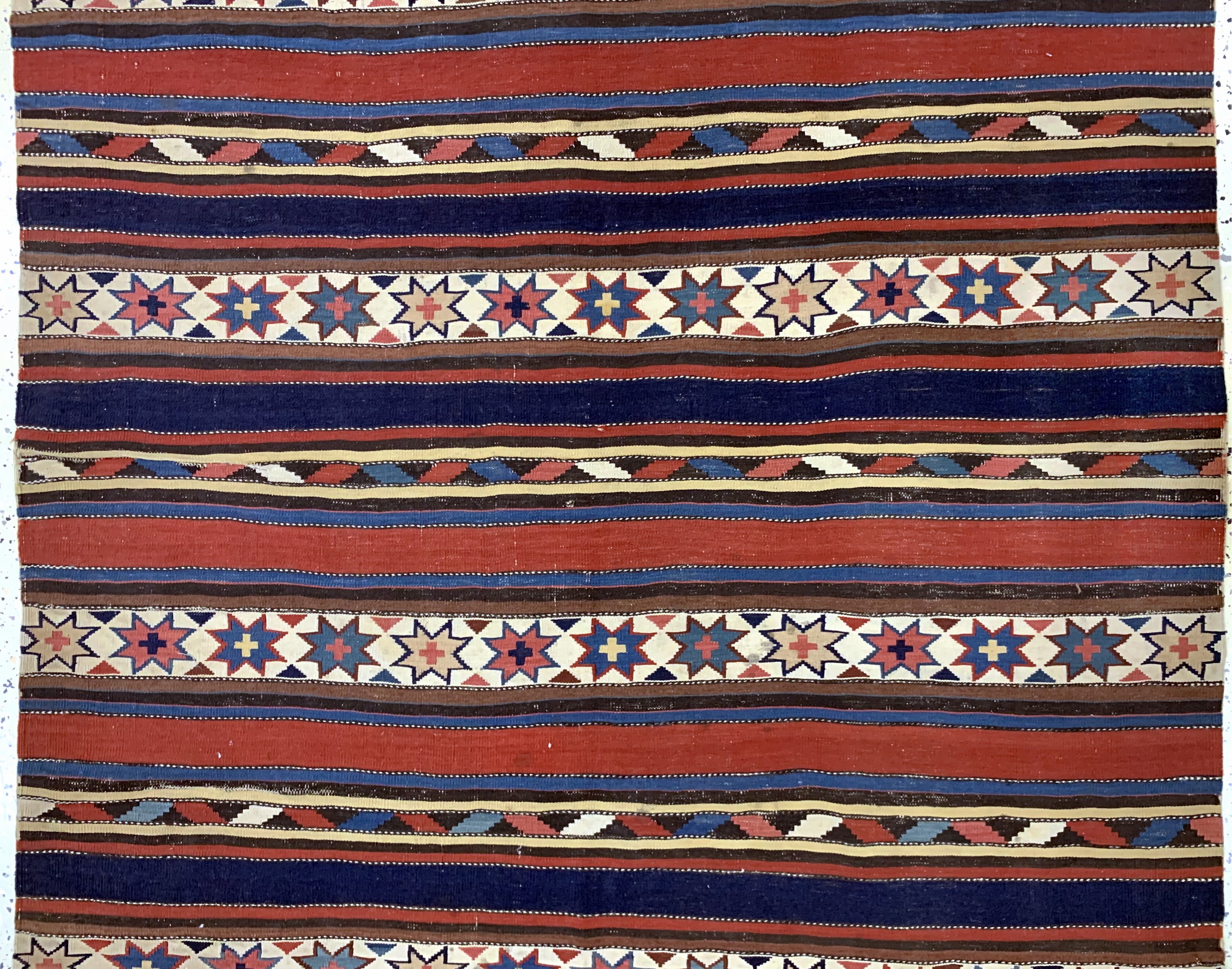 Detail b: Schirwan Kelim antik, Kaukasus, 19.Jhd, Wolle auf Wolle, ca. 275 x 155 cm, EHZ: 3 (kleine Löcher),aus Sammlungsauflösung