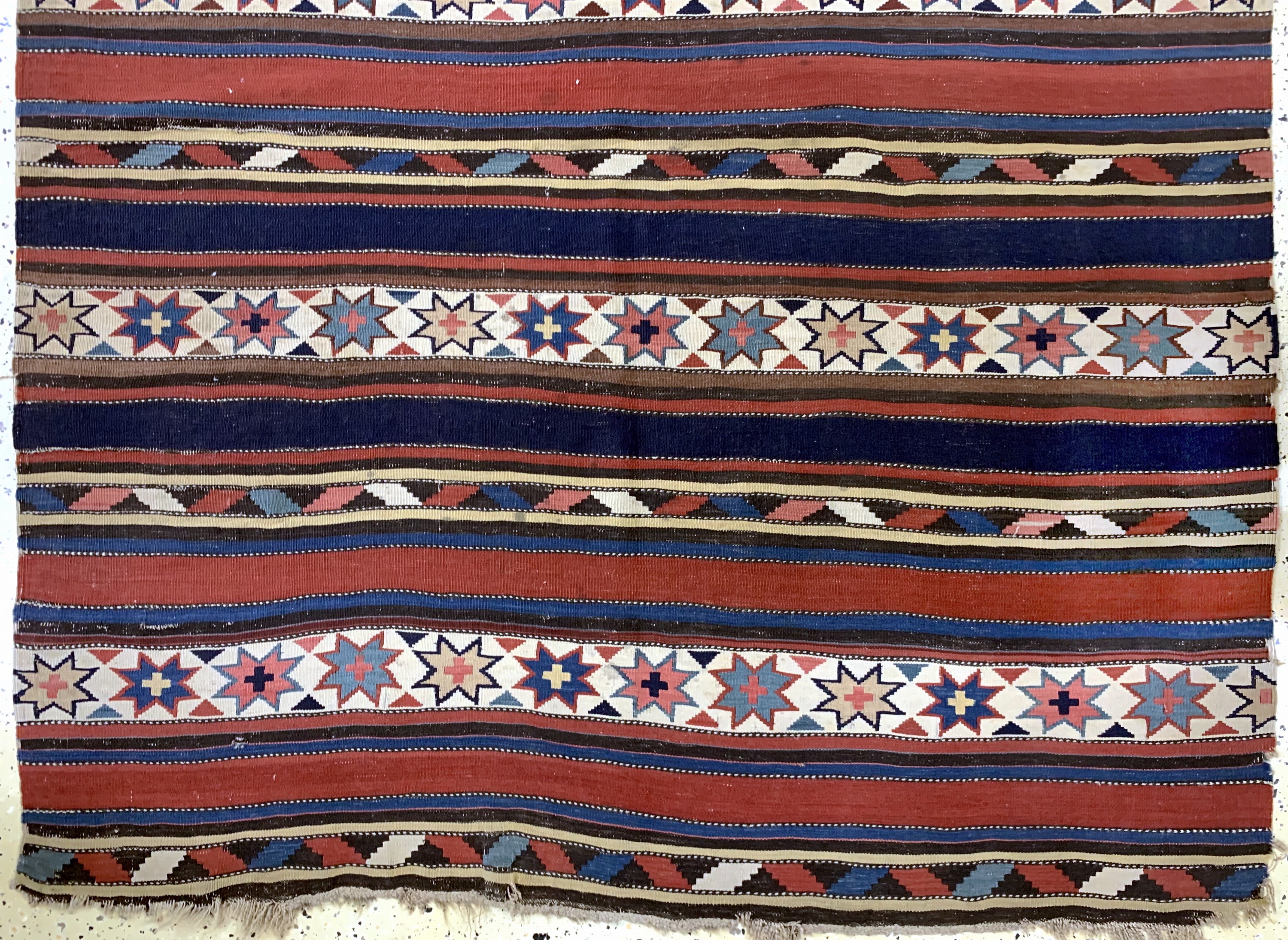 Detail c: Schirwan Kelim antik, Kaukasus, 19.Jhd, Wolle auf Wolle, ca. 275 x 155 cm, EHZ: 3 (kleine Löcher),aus Sammlungsauflösung