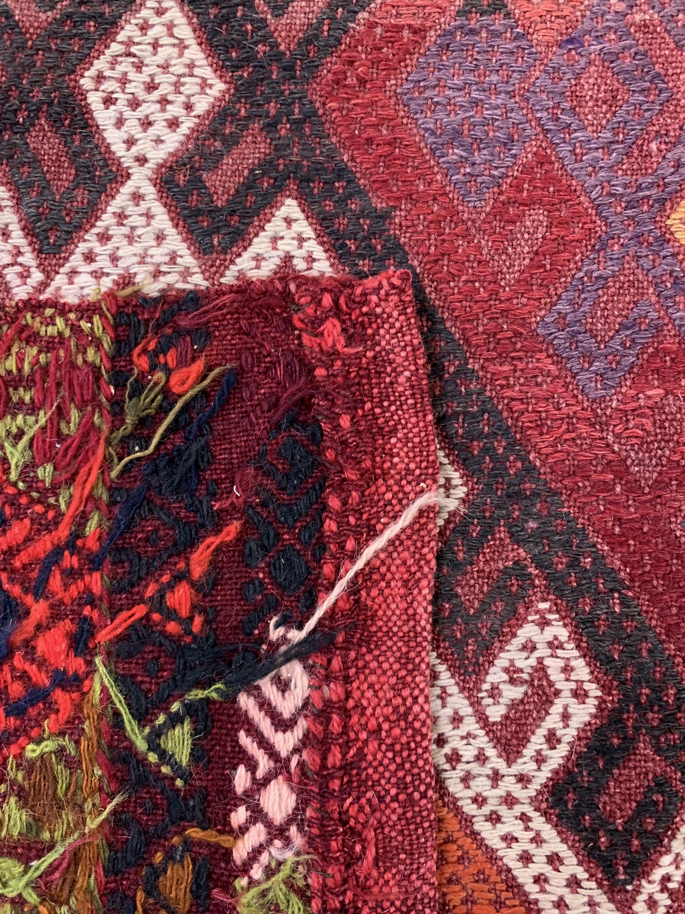 Detail e: Obruk Cicim antik, Türkei, um 1900, Wolle auf Wolle, ca. 200 x 120 cm, EHZ: 2, (kleine Löcher)