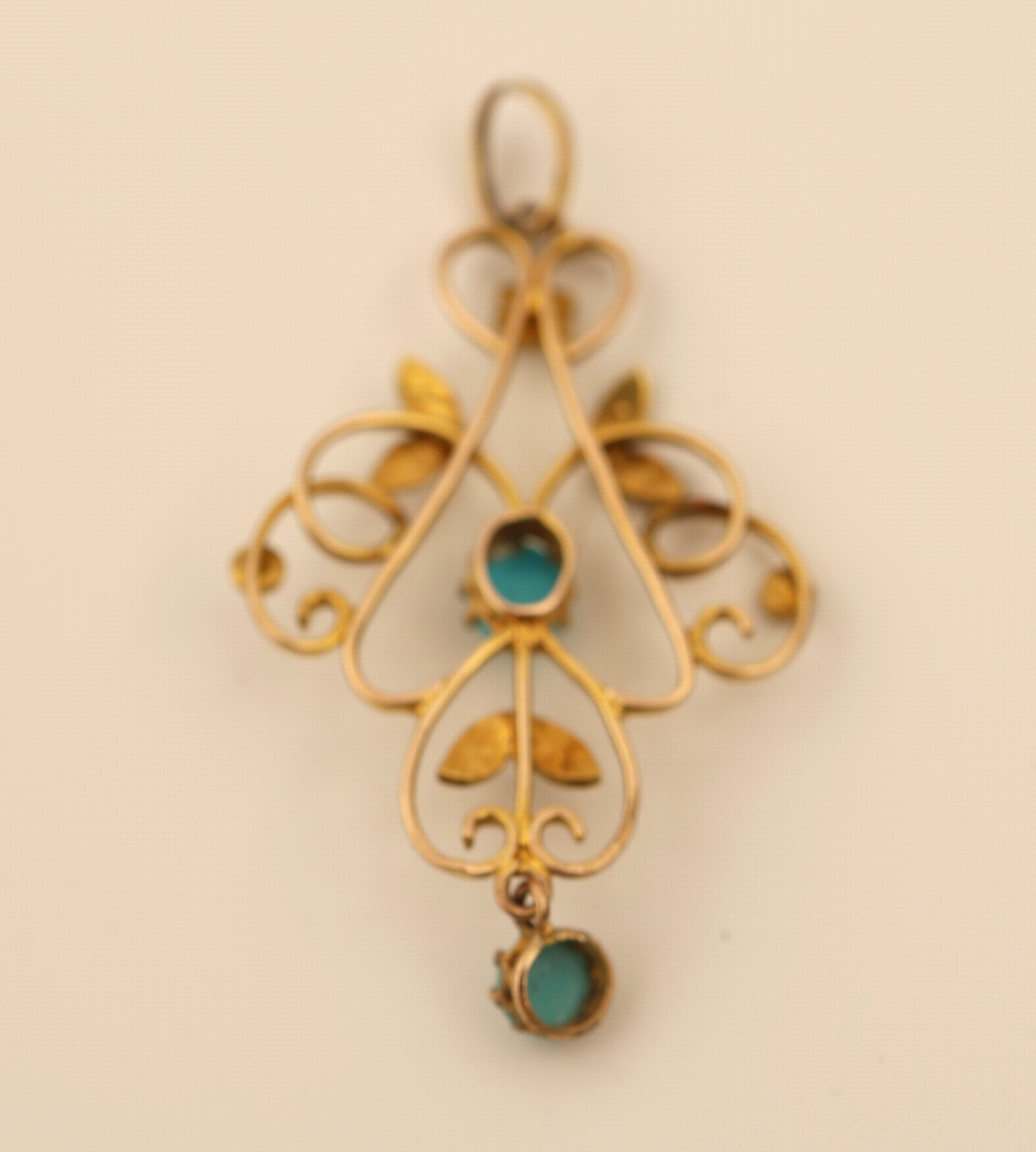 Detail c: 9 kt Gold Türkis-Perl-Anhänger, um 1900, GG375/000 gepr., wohl England, floral, geschwungen, kl. Türkis-Cabochons und kl. Flussperlen, ca. 4.5 x ...