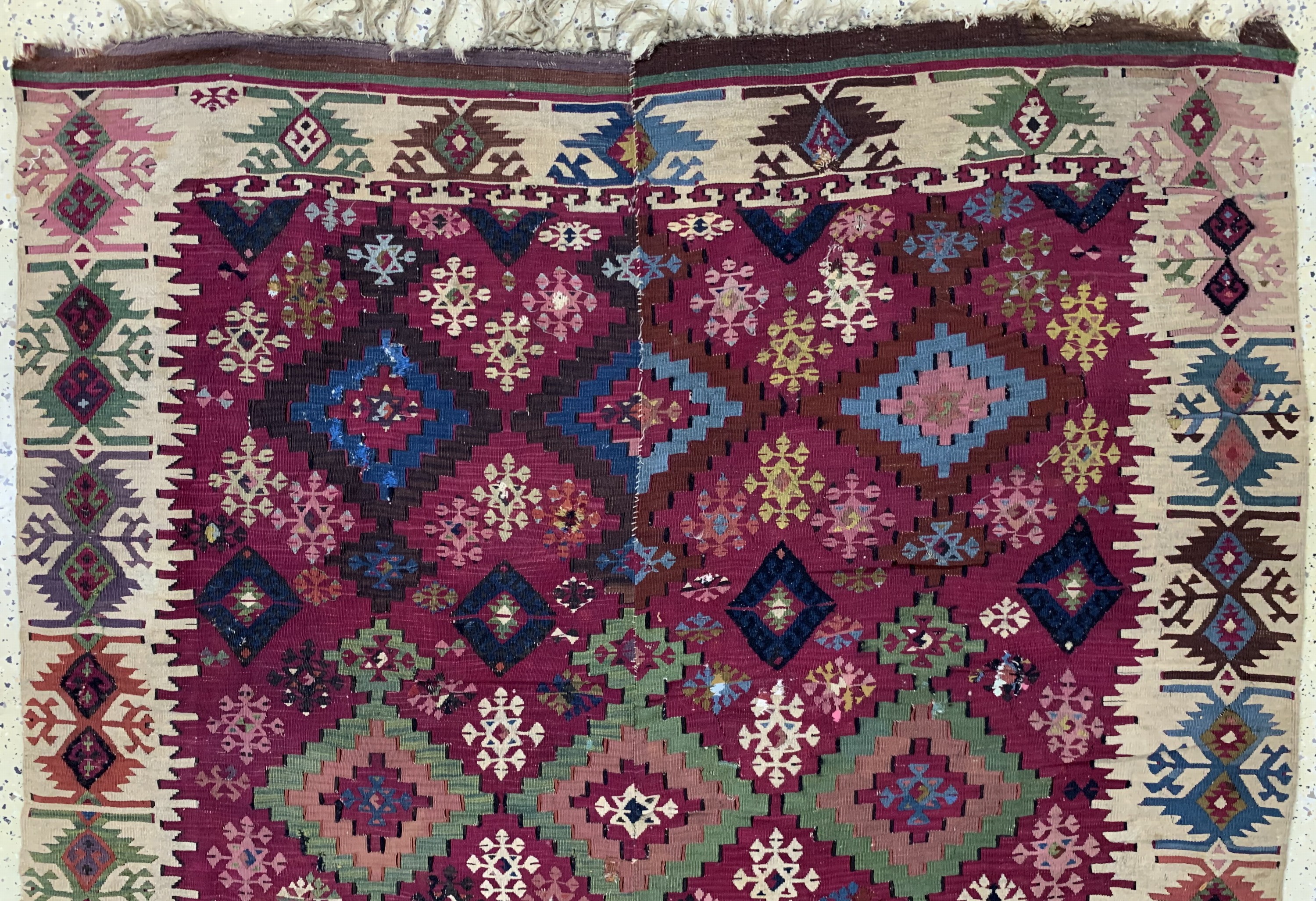 Detail a: Antiker Konya Kelim, Türkei, 19.Jhd, Wolle auf Wolle, ca. 375 x 165 cm, EHZ: 4, (kleine Löcher & Restaurierungen),aus Sammlungsauflösung