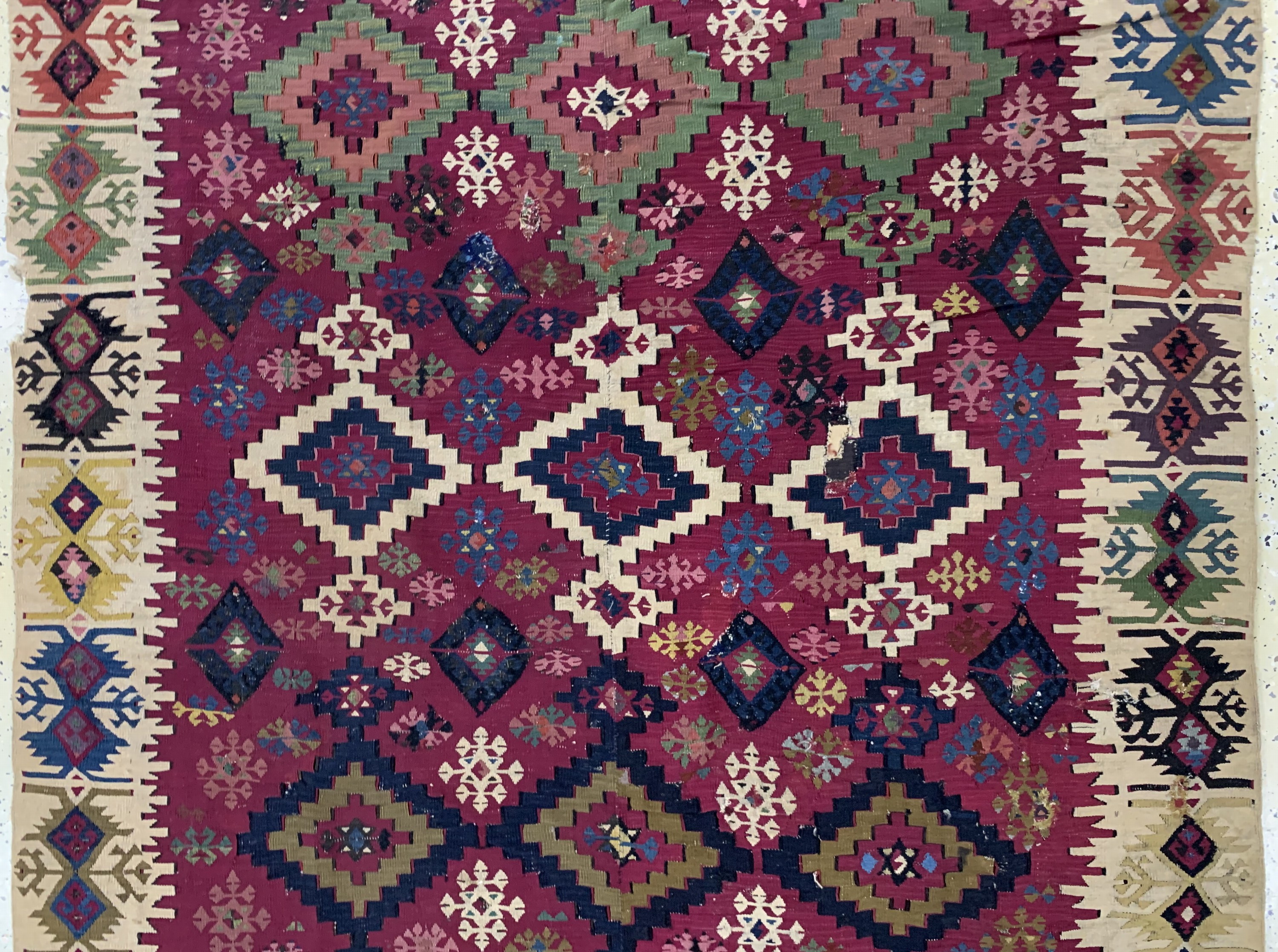 Detail b: Antiker Konya Kelim, Türkei, 19.Jhd, Wolle auf Wolle, ca. 375 x 165 cm, EHZ: 4, (kleine Löcher & Restaurierungen),aus Sammlungsauflösung