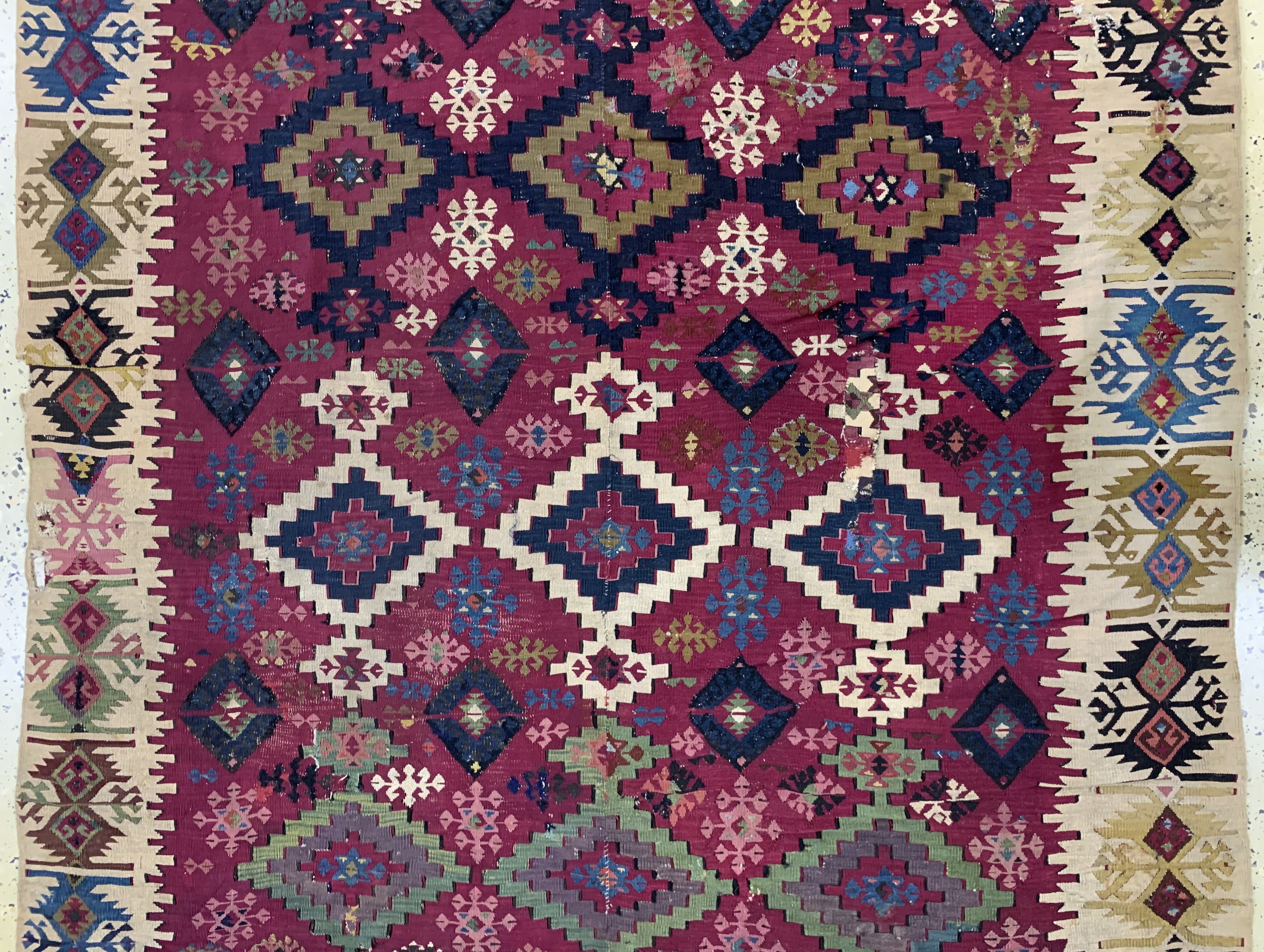 Detail c: Antiker Konya Kelim, Türkei, 19.Jhd, Wolle auf Wolle, ca. 375 x 165 cm, EHZ: 4, (kleine Löcher & Restaurierungen),aus Sammlungsauflösung