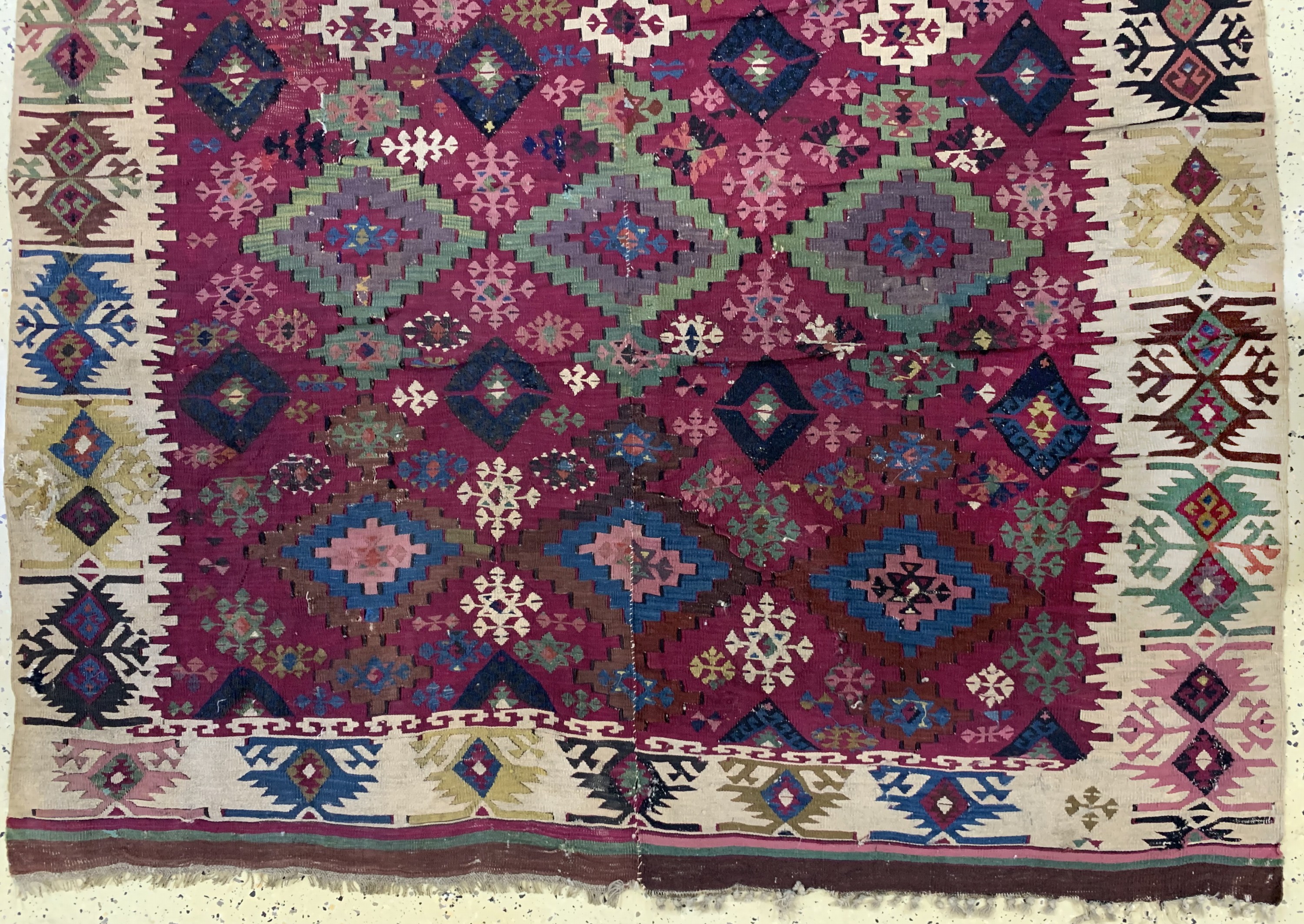 Detail d: Antiker Konya Kelim, Türkei, 19.Jhd, Wolle auf Wolle, ca. 375 x 165 cm, EHZ: 4, (kleine Löcher & Restaurierungen),aus Sammlungsauflösung