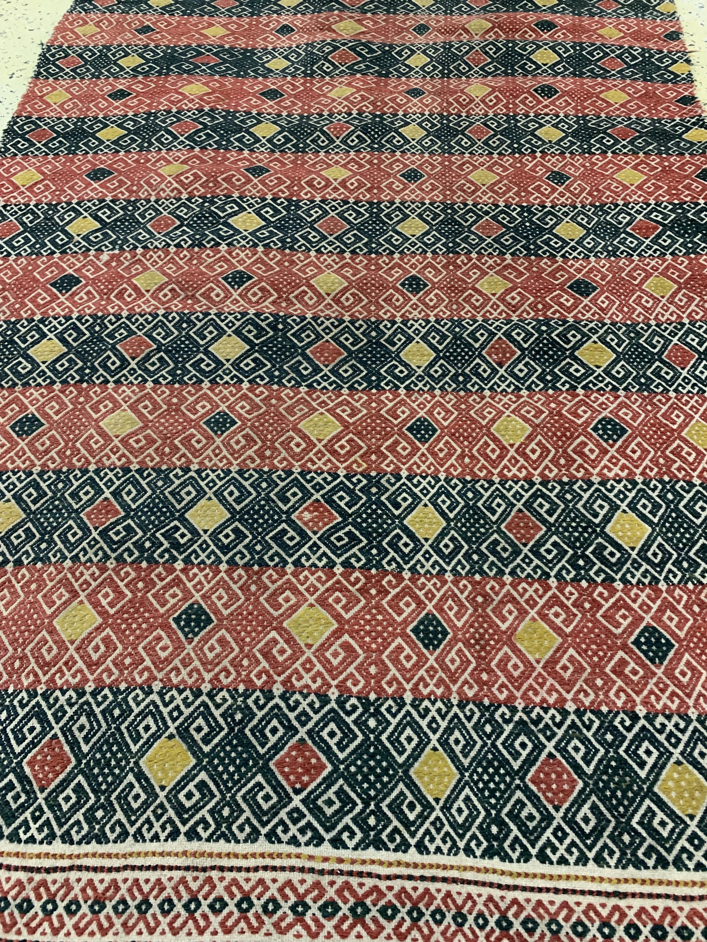 Detail c: Antiker Verneh, Türkei, um 1900, Wolle auf Wolle, ca. 190 x 110 cm, Reinigungsbedürftig, EHZ: 2,aus Sammlungsauflösung