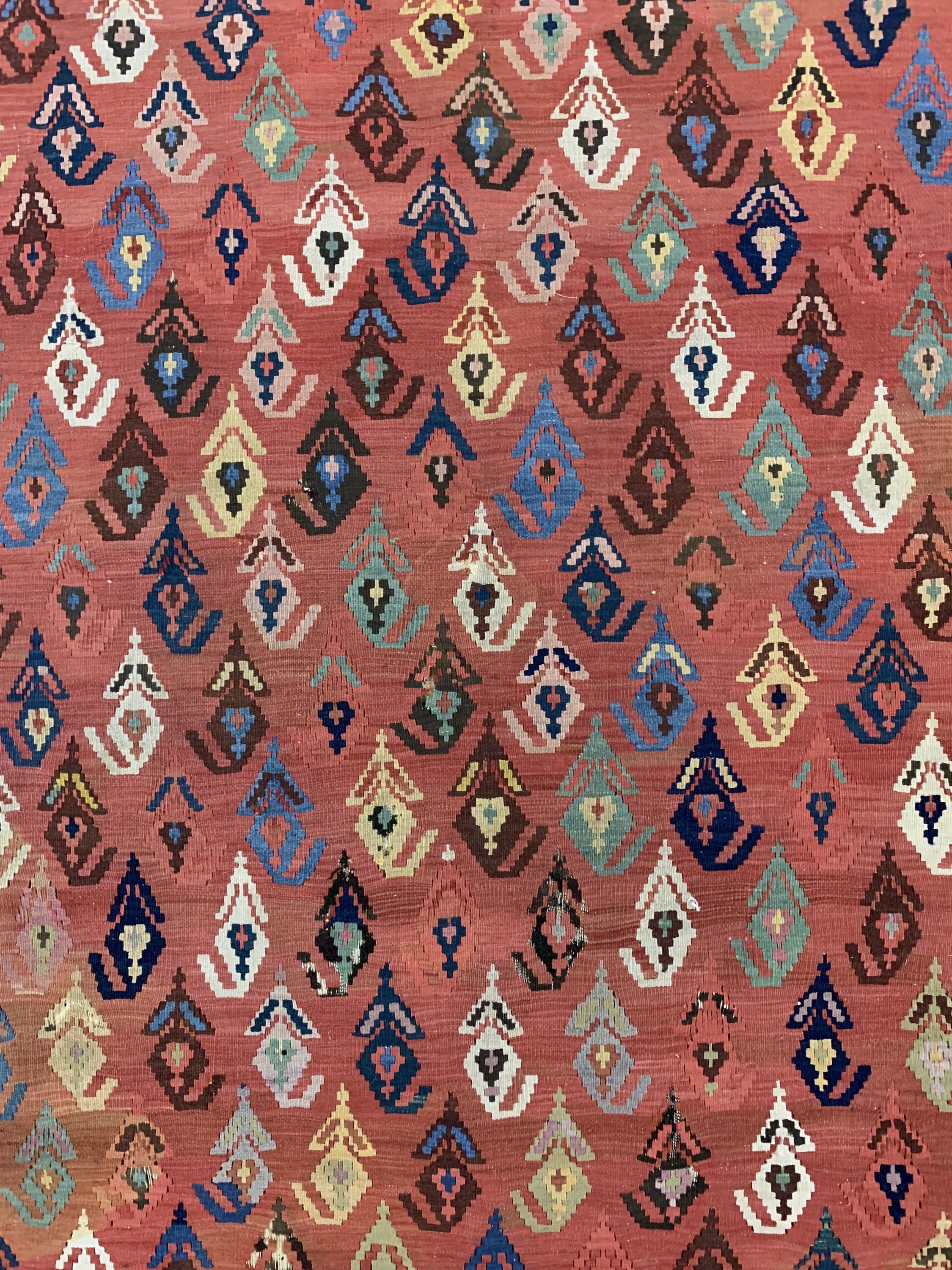 Detail c: Karabagh Kelim antik, Kaukasus, um 1900, Wolle auf Wolle, ca. 420 x 205 cm, EHZ: 3(fleckig),aus Sammlungsauflösung