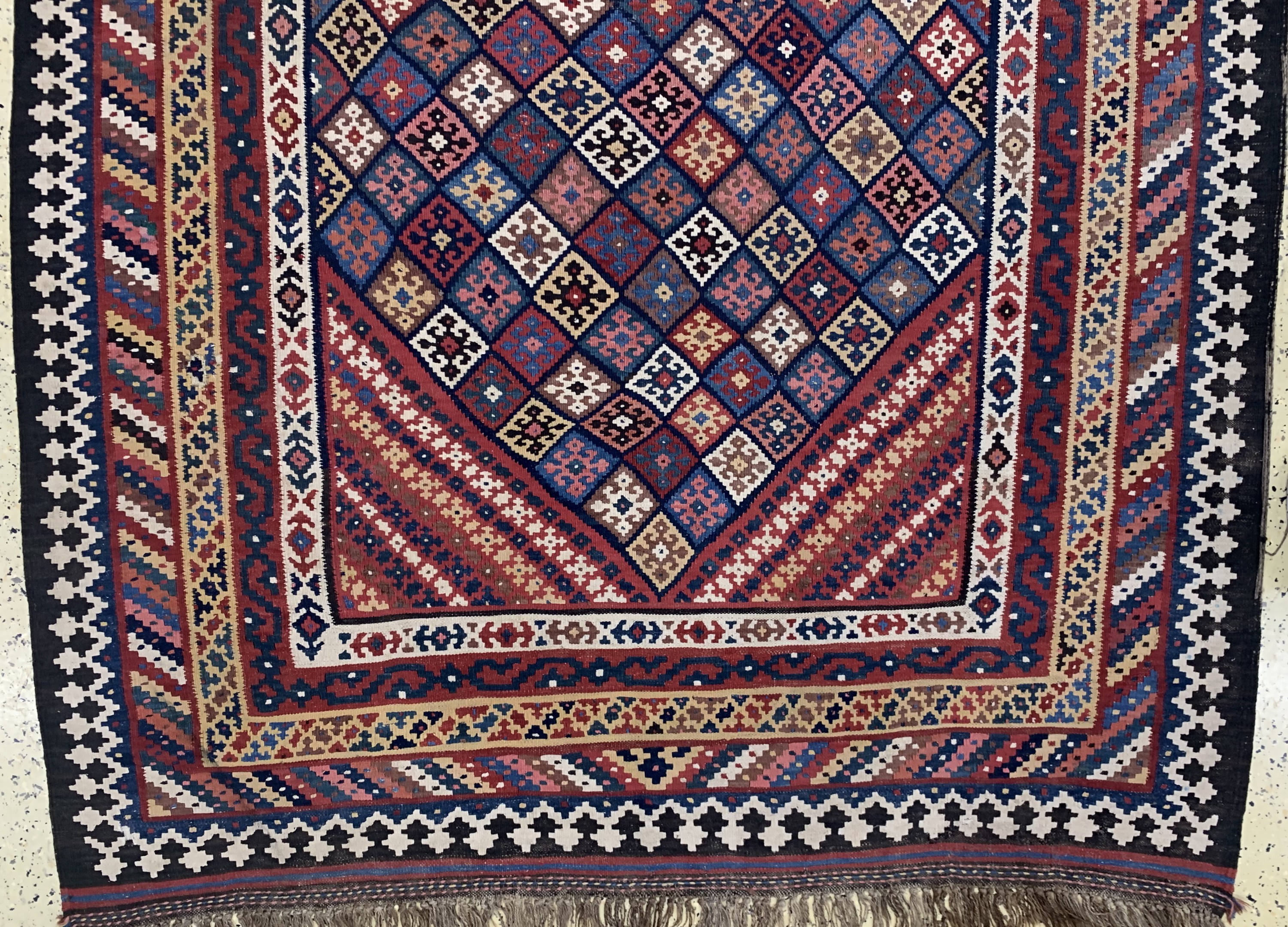 Detail b: Ghaschgai Kelim antik, Persien, um 1900, Wolle auf Wolle, ca. 500 x 185 cm, EHZ: 2,aus Sammlungsauflösung