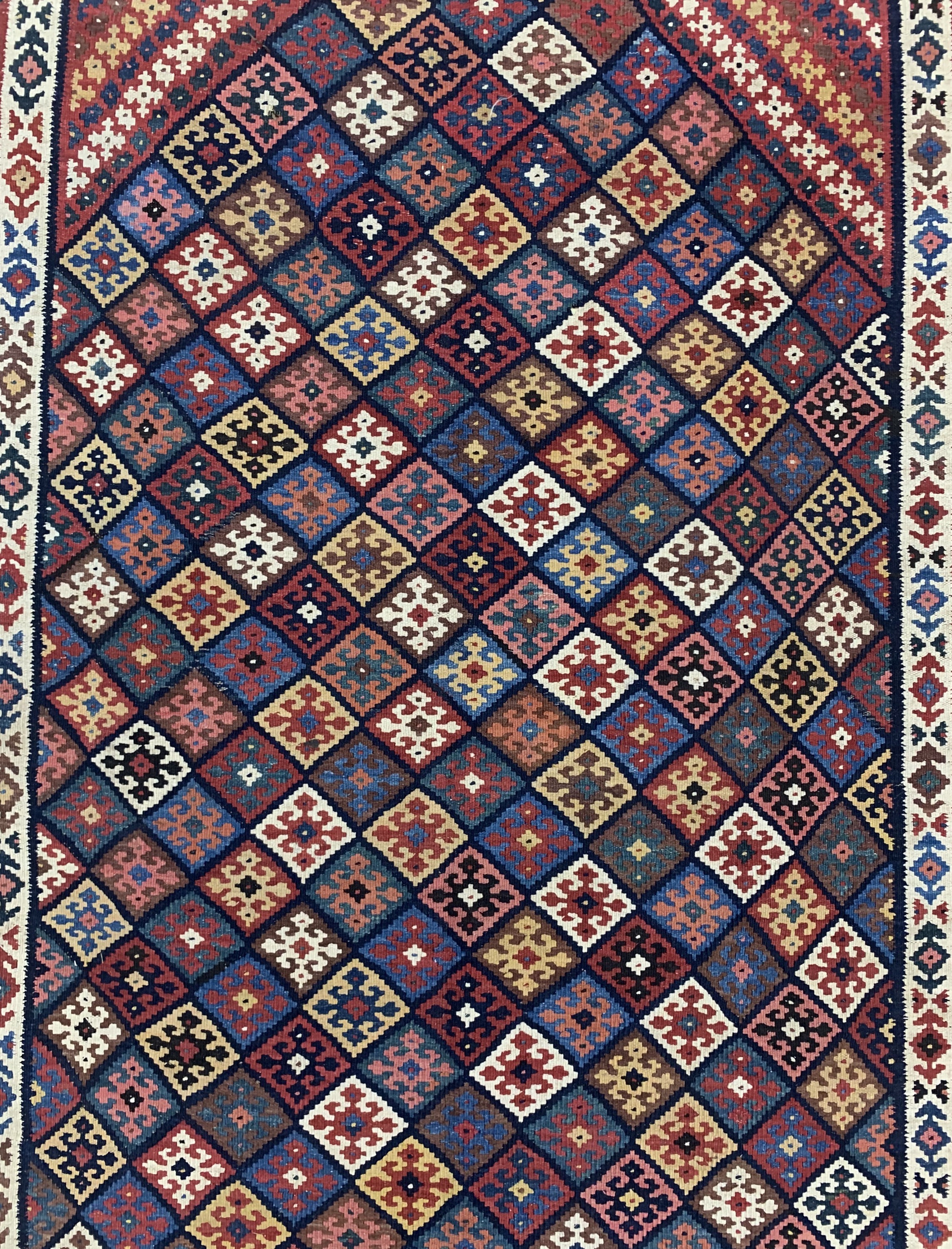 Detail c: Ghaschgai Kelim antik, Persien, um 1900, Wolle auf Wolle, ca. 500 x 185 cm, EHZ: 2,aus Sammlungsauflösung