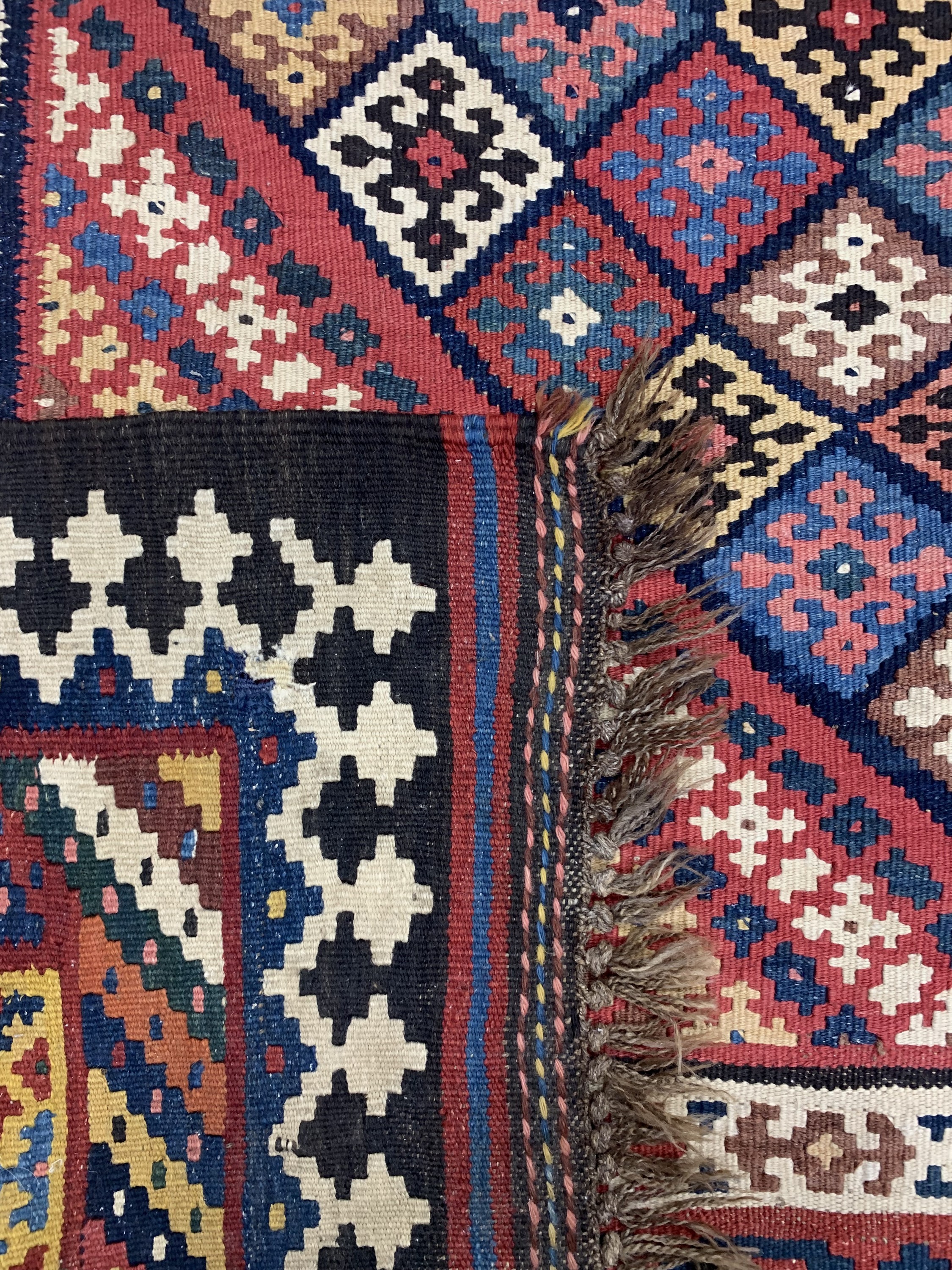 Detail e: Ghaschgai Kelim antik, Persien, um 1900, Wolle auf Wolle, ca. 500 x 185 cm, EHZ: 2,aus Sammlungsauflösung