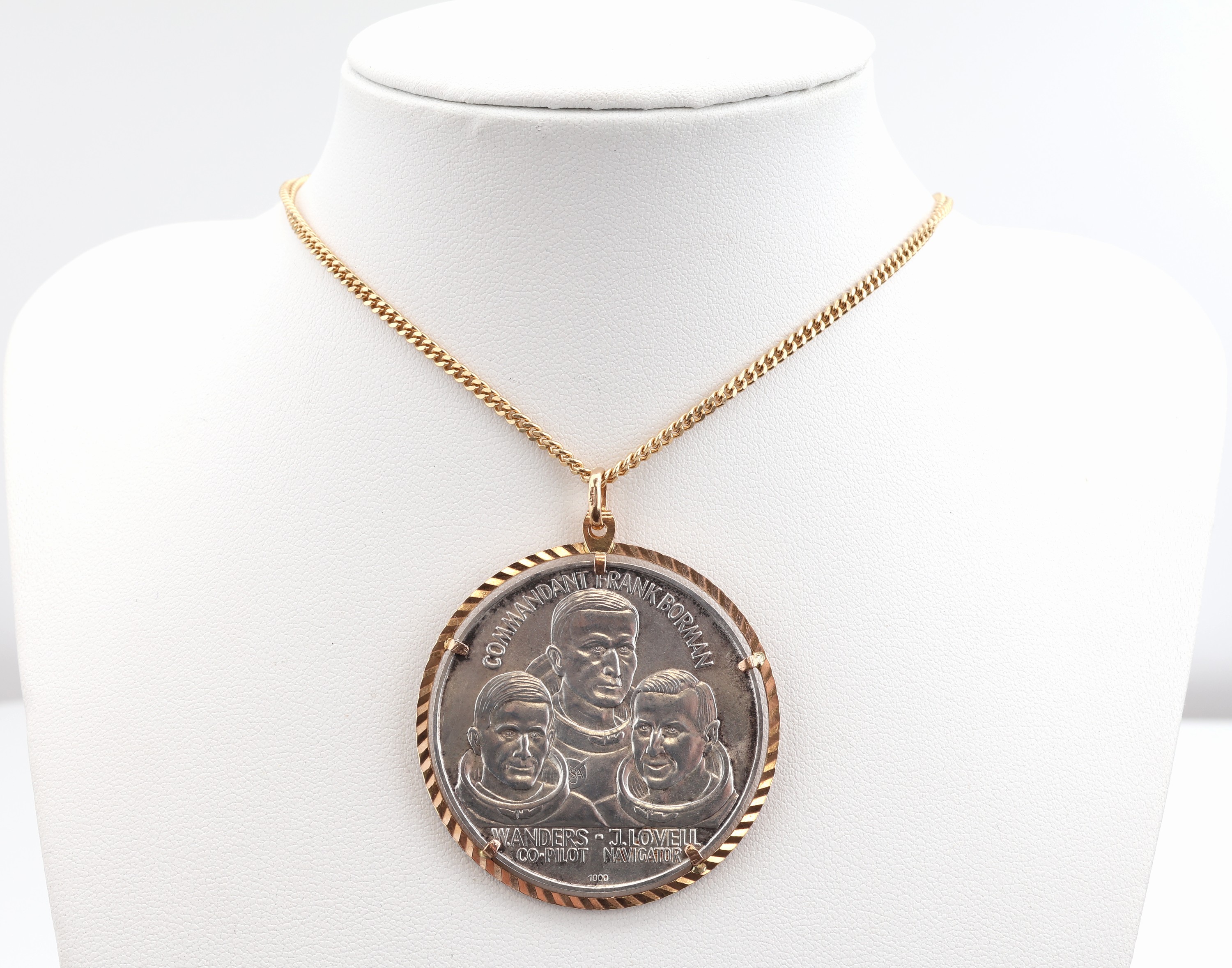 18 kt Gold Medaillen-Anhänger, GG 750/000, lose gefasste Medaille, 1000/000 Silber, Weltraumfahrt Apollo 8, 10 x rund um den Mond,1968, F.Borman, ...