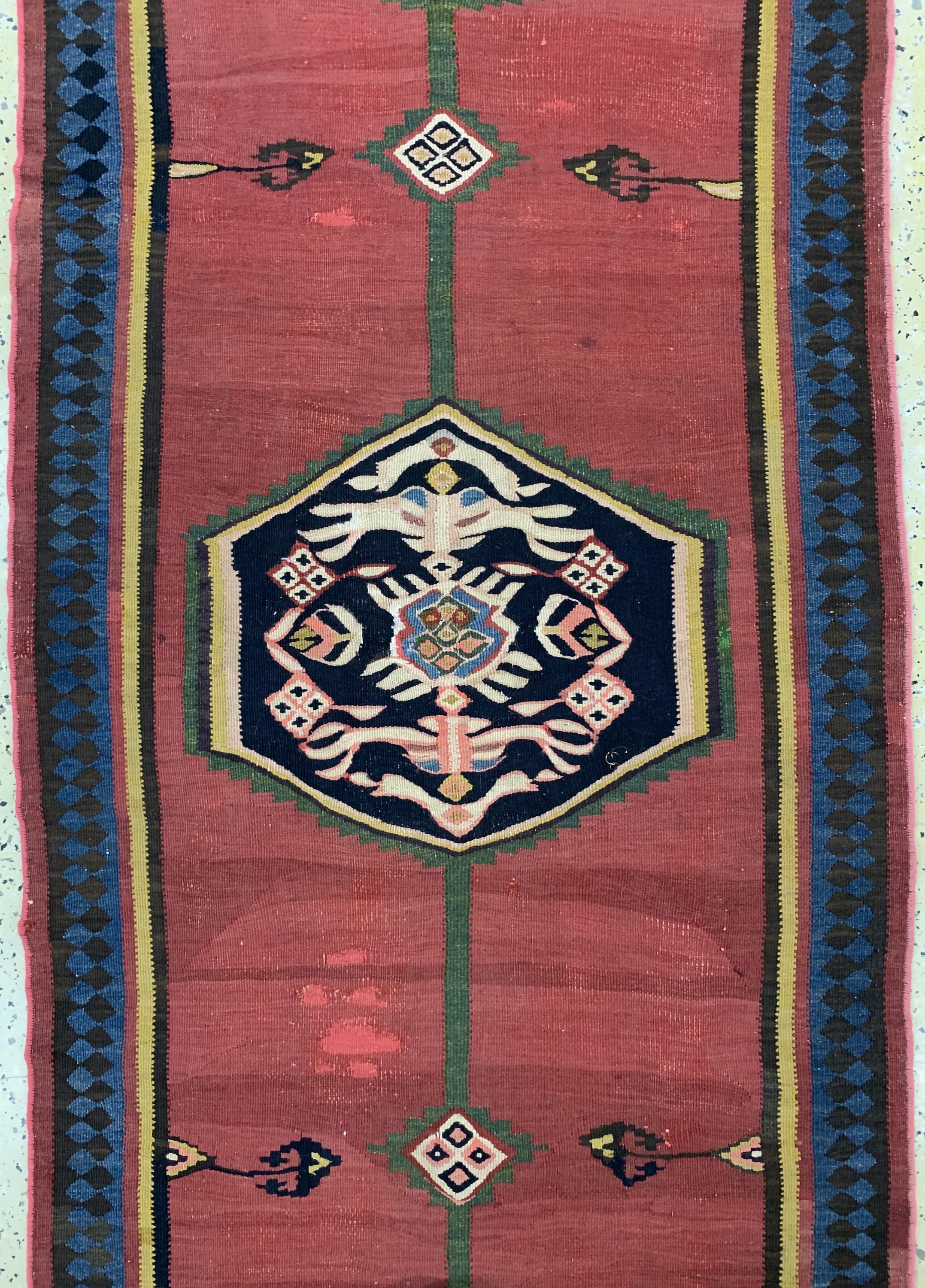 Detail b: Bidjar Kelim antik, Persien, 19.Jhd, Wolle auf Baumwolle, ca. 475 x 96 cm, restauriert, EHZ: 3, (fleckig),aus Sammlungsauflösung