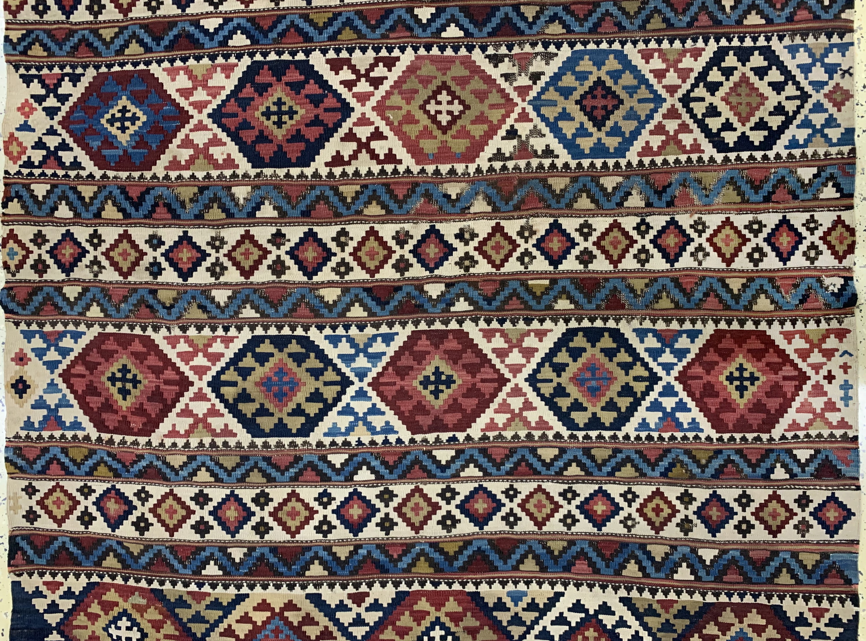 Detail c: Shahsawan Kelim antik, Persien, 19.Jhd, Wolle auf Wolle, ca. 330 x 152 cm, EHZ: 2-3, (kleine Restaurierungen)