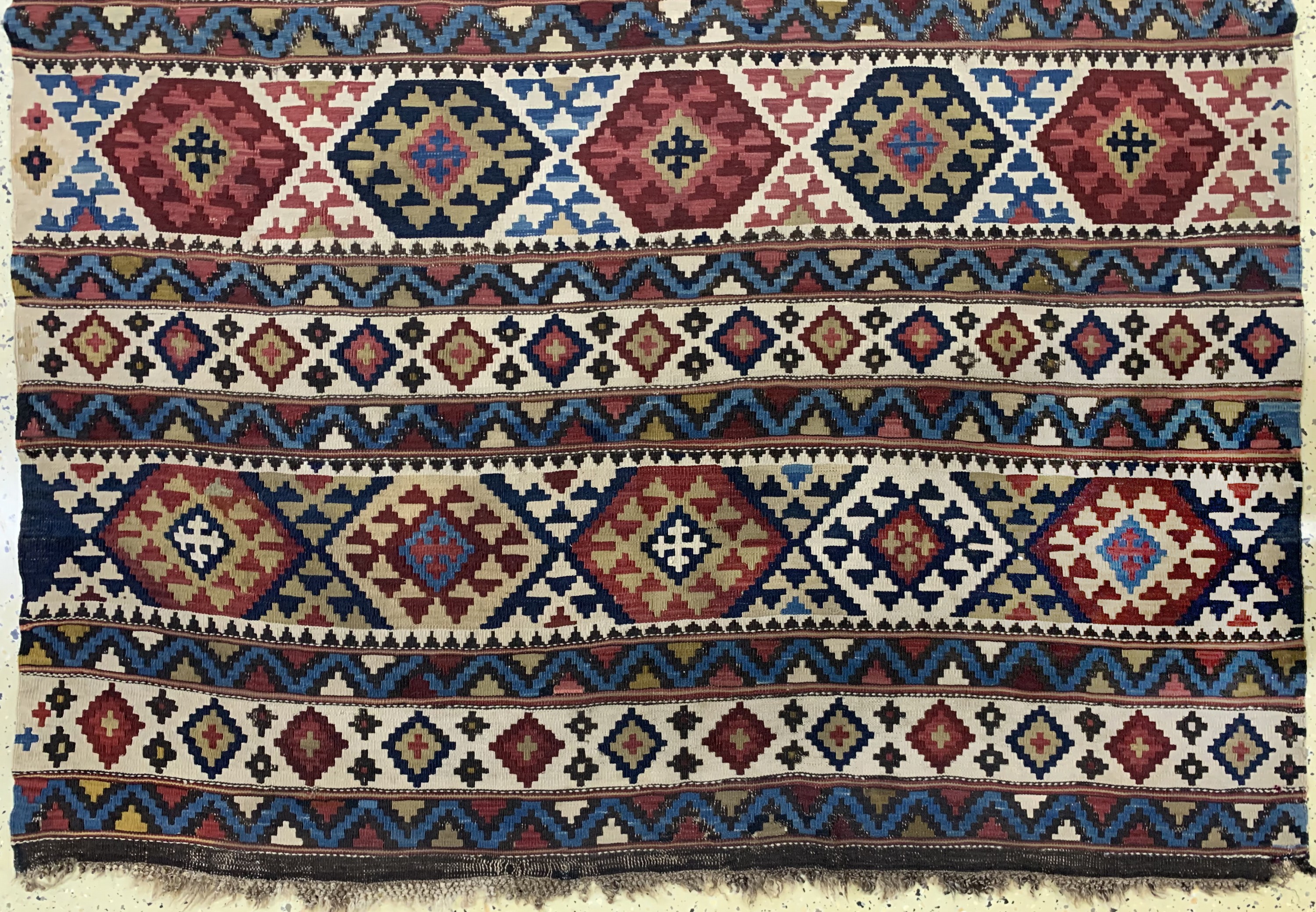 Detail d: Shahsawan Kelim antik, Persien, 19.Jhd, Wolle auf Wolle, ca. 330 x 152 cm, EHZ: 2-3, (kleine Restaurierungen)