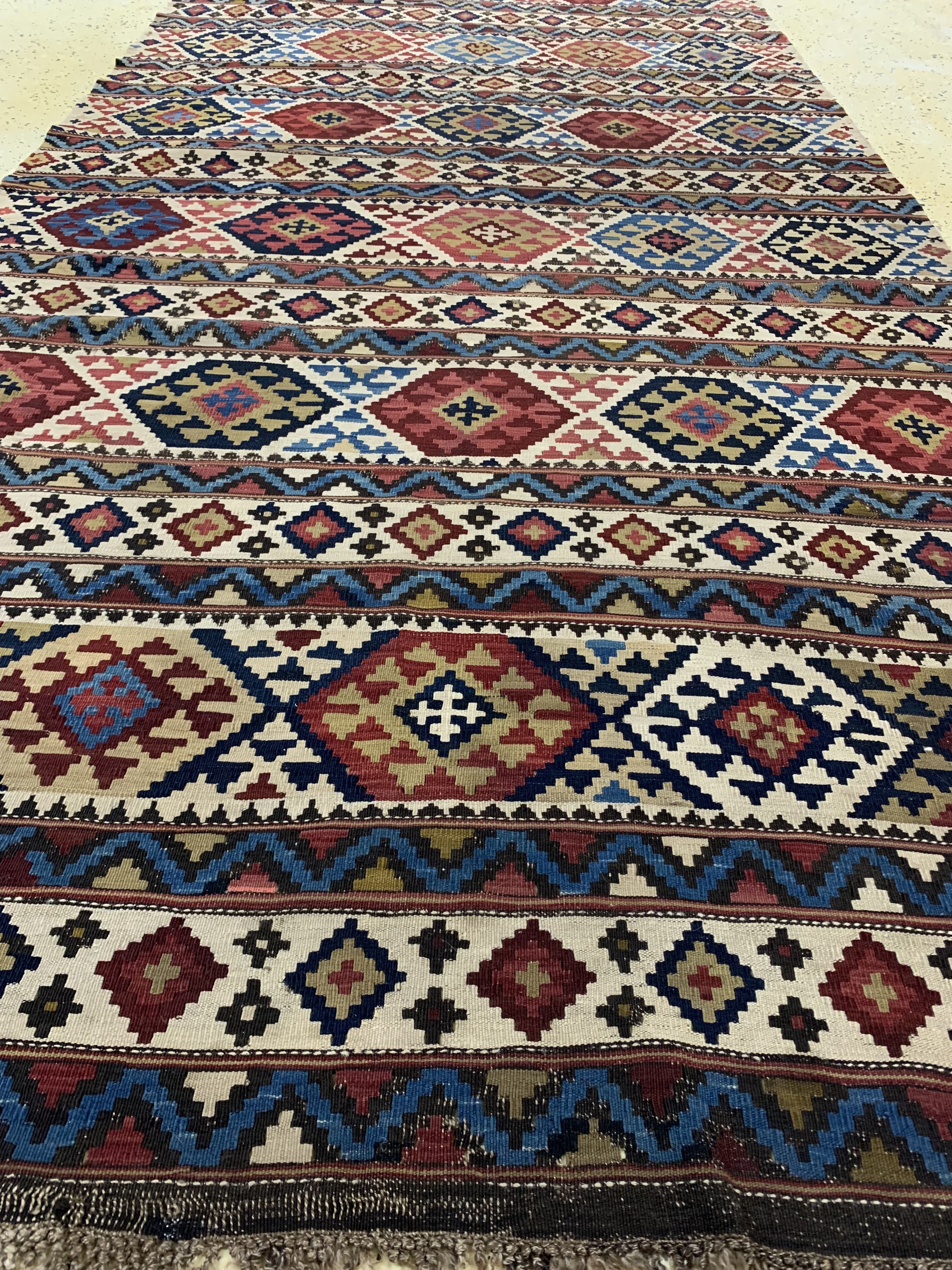 Detail e: Shahsawan Kelim antik, Persien, 19.Jhd, Wolle auf Wolle, ca. 330 x 152 cm, EHZ: 2-3, (kleine Restaurierungen)