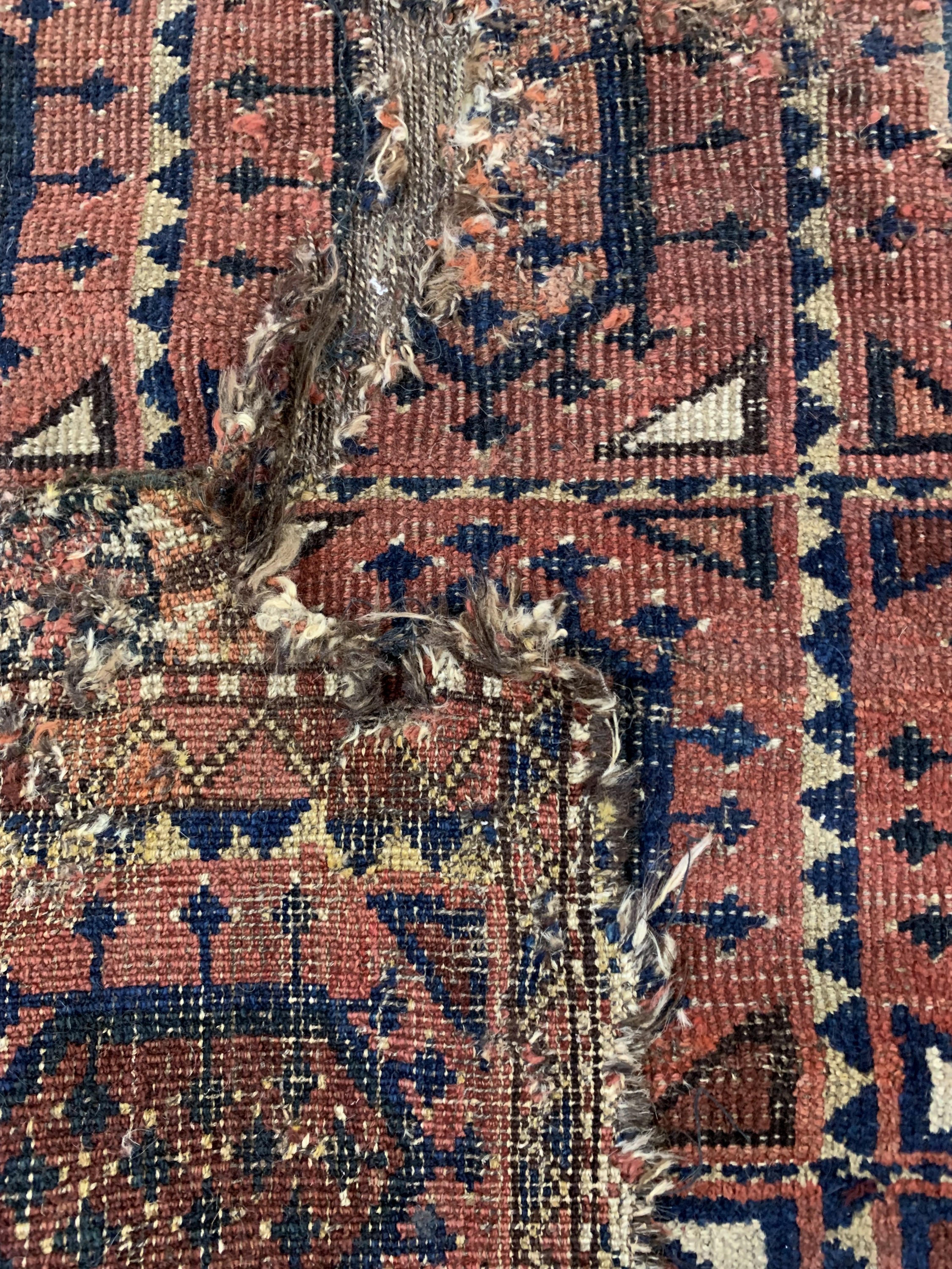 Detail d: Früher Ersari Fragment, Turkmenistan, Anfang 19.Jhd, Wolle auf Wolle, ca. 160 x 105 cm, EHZ: 4,aus Sammlungsauflösung