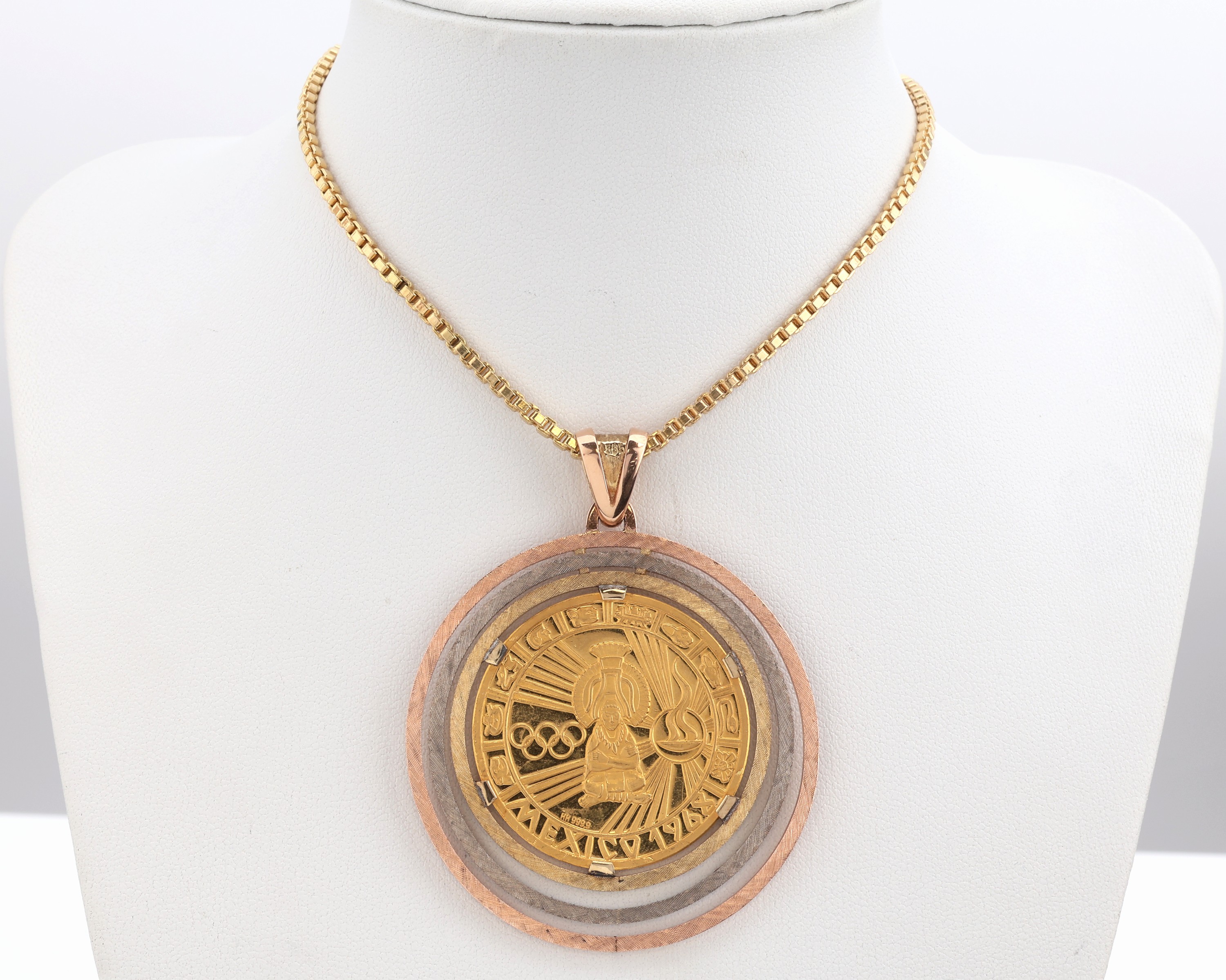 14 kt Gold Medaillen-Anhänger, GG/WG/RG 585/000, lose gefasste Medaille, 999er Gold, Olympische Spiele Mexiko 1968, RS: Diskuswerfer Myron, Rahmung ...