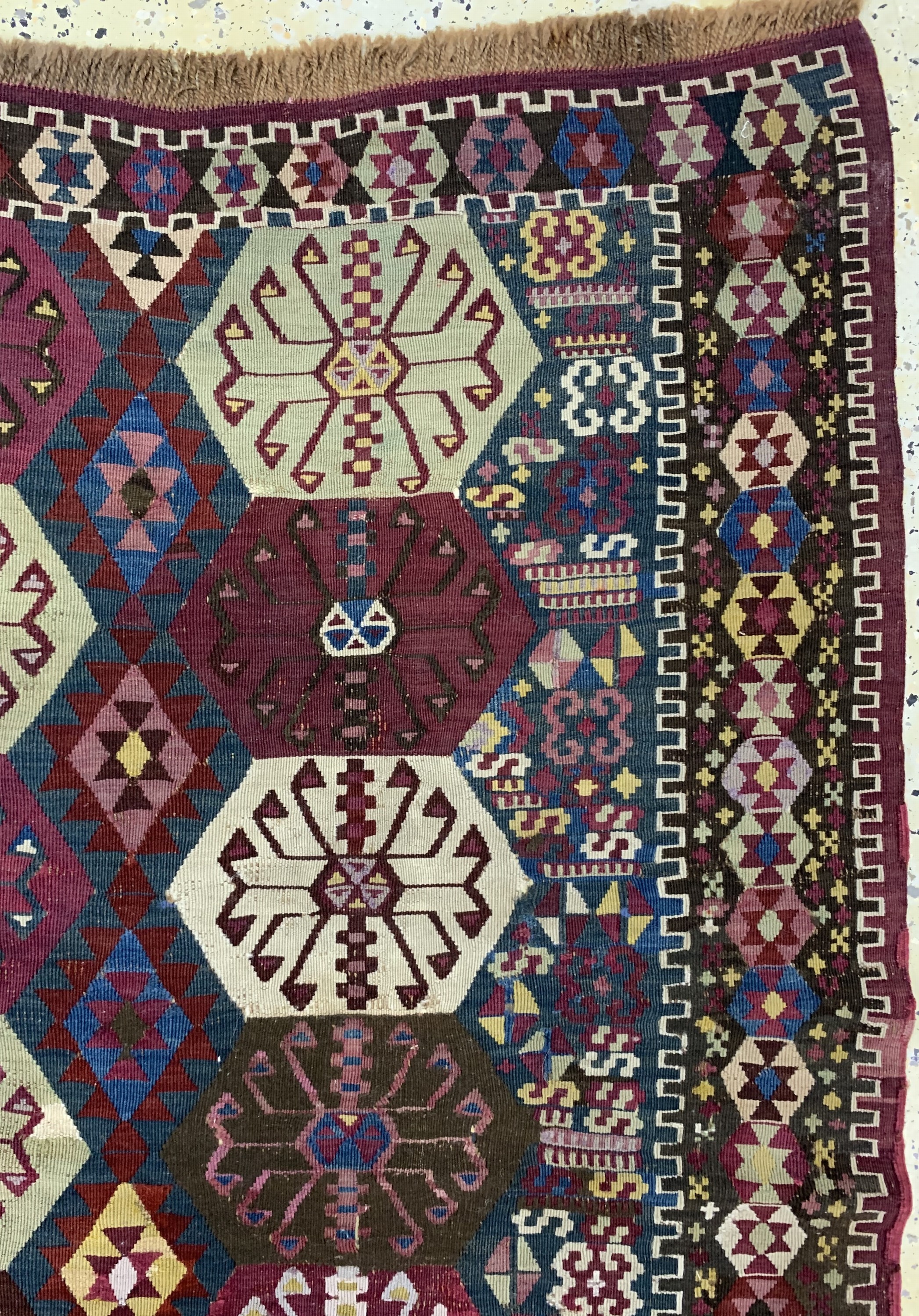 Detail d: Antiker Malatya Kelim, Türkei, 19.Jhd, Wolle auf Wolle, ca. 175 x 160 cm, EHZ: 2-3, (kleine Restaurierungen)