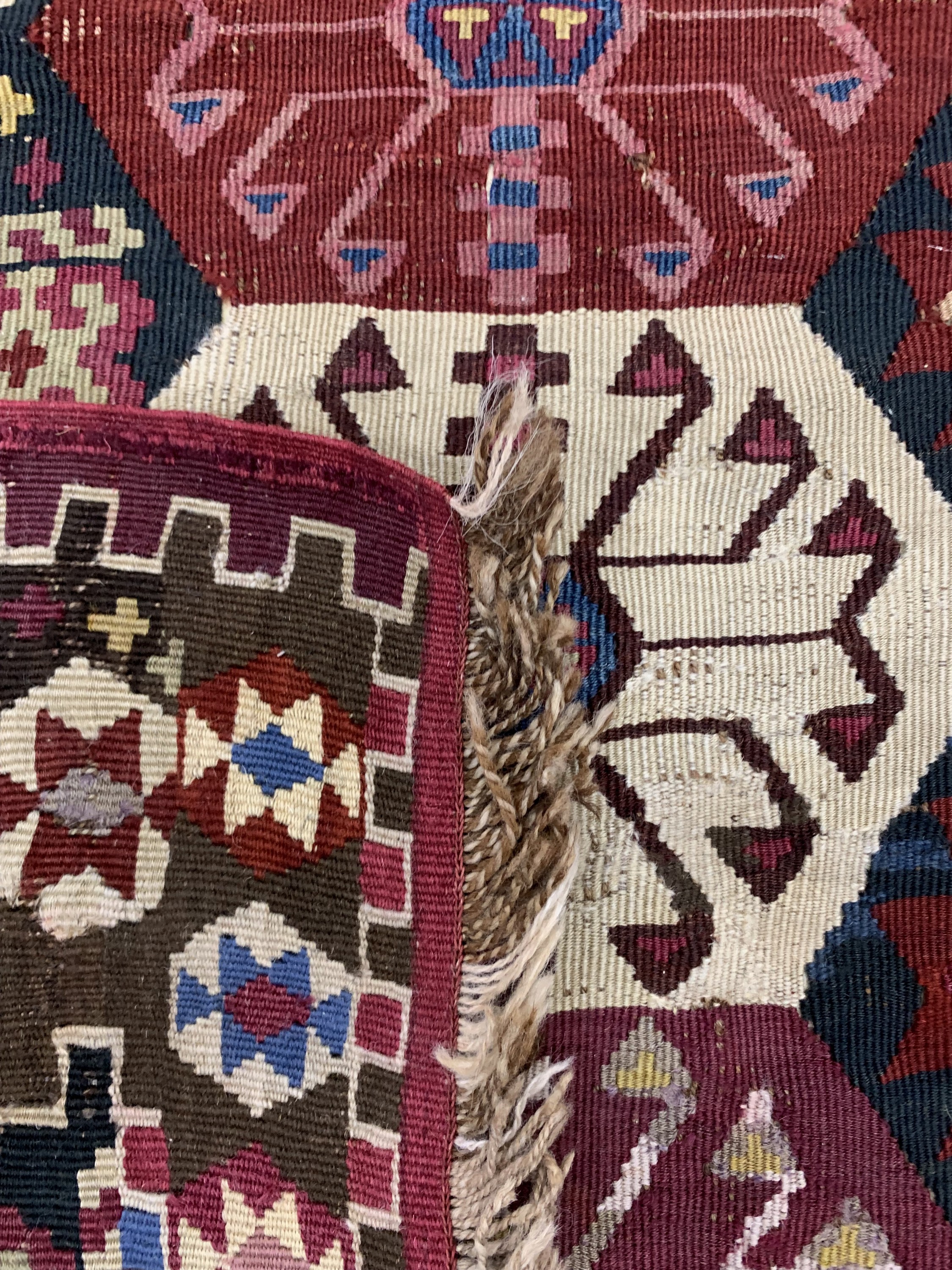 Detail e: Antiker Malatya Kelim, Türkei, 19.Jhd, Wolle auf Wolle, ca. 175 x 160 cm, EHZ: 2-3, (kleine Restaurierungen)