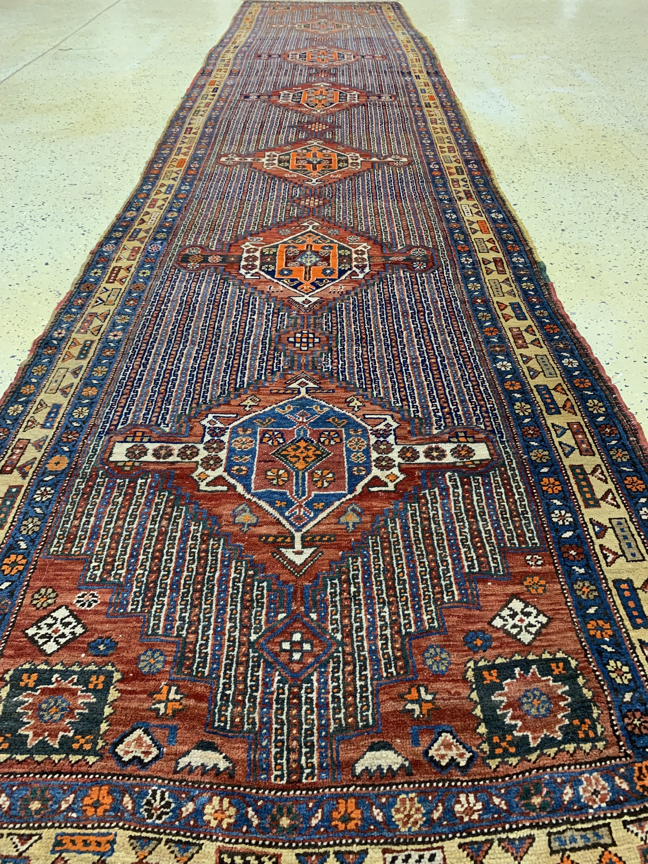 Detail e: Antiker Karadjeh, Persien, 19.Jhd, Wolle auf Wolle, ca. 530 x 115 cm, EHZ: 3,aus Sammlungsauflösung