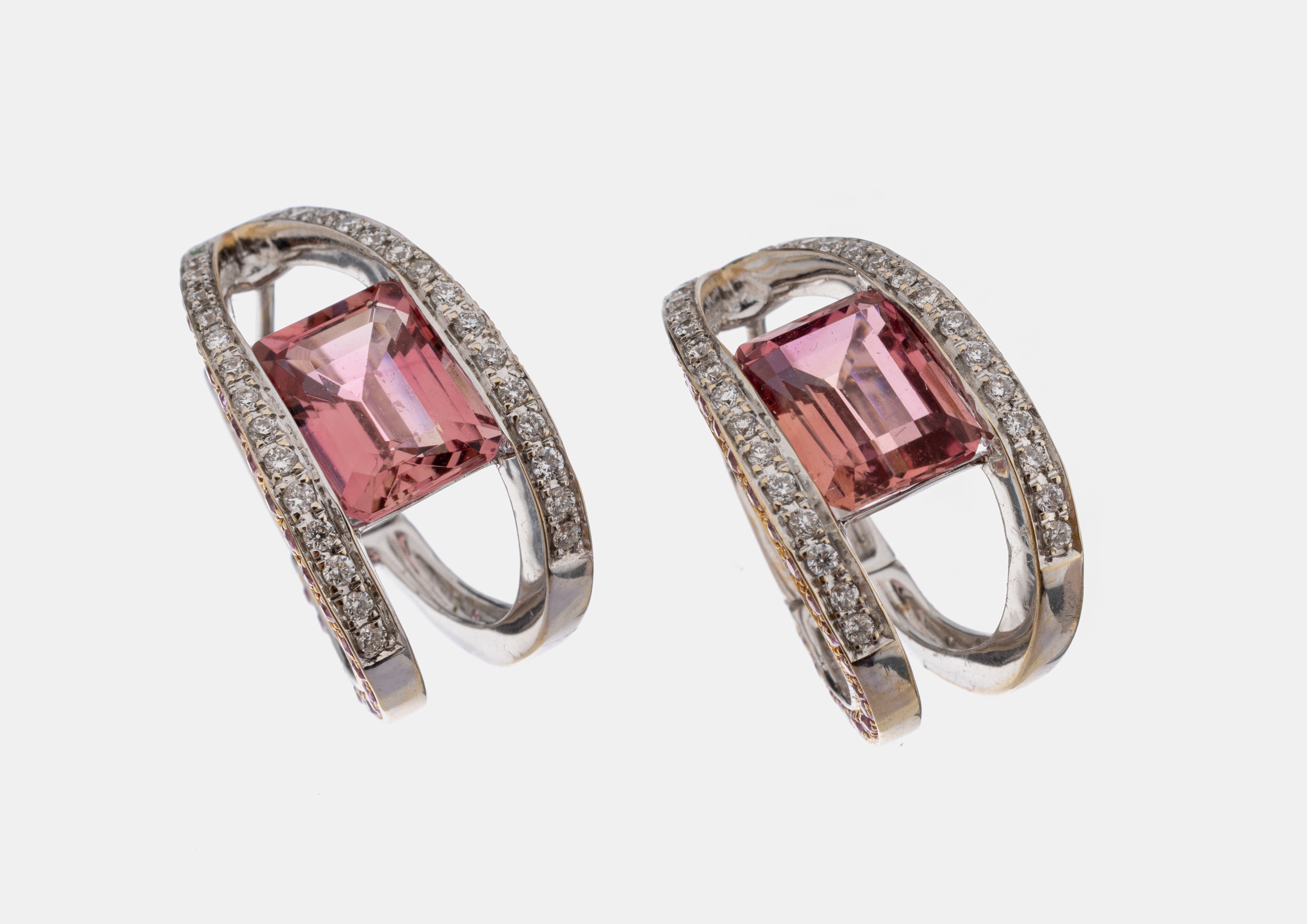 Paar 18 kt Gold Rhodochrosit-Brillant- Ohrcreolen, WG 750/000, ovale Form, Rhodochrosite zus. ca. 4.0 ct, Brillanten zus.ca. 0.60 ct Weiß/si, ca. ...