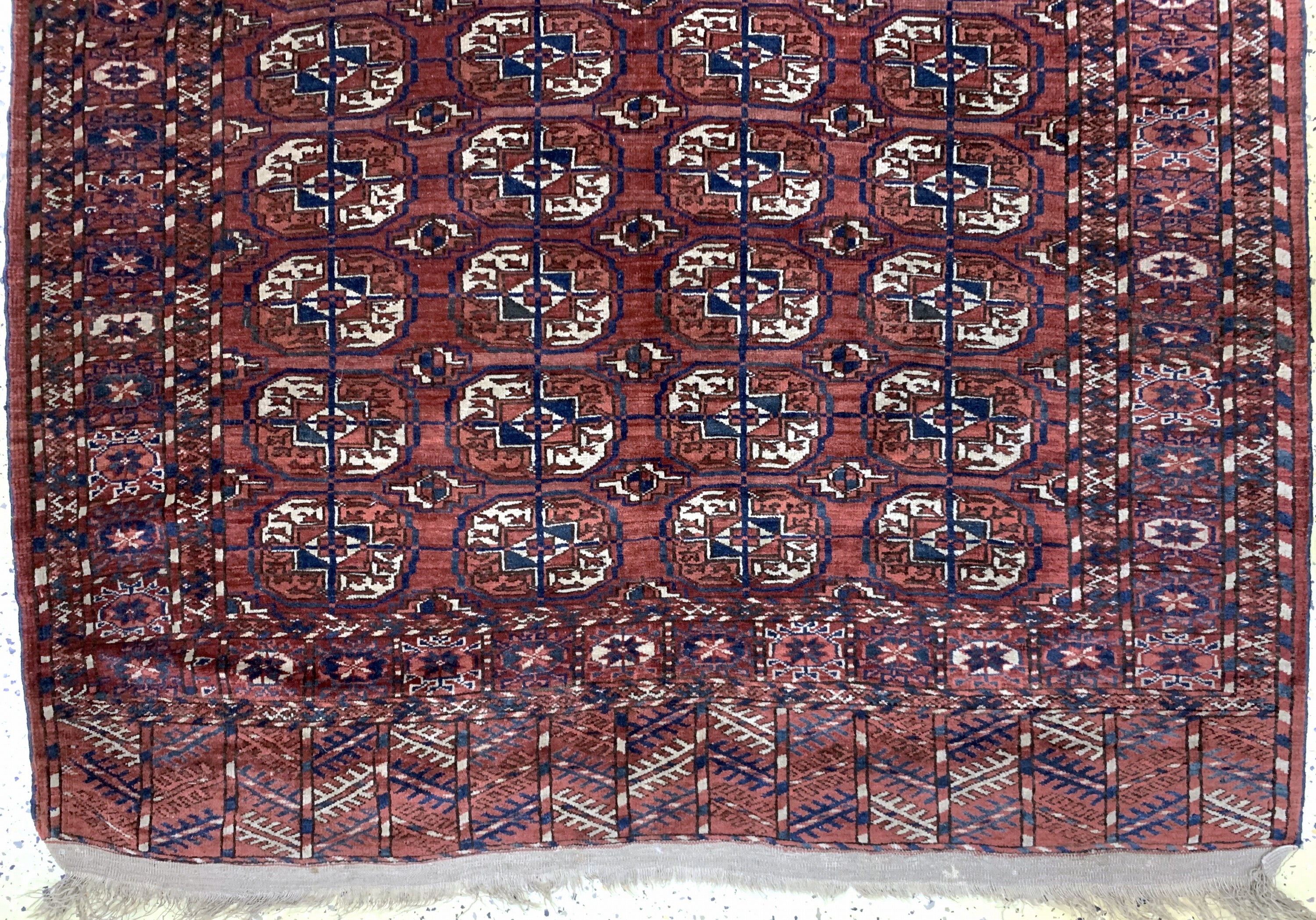 Detail b: Tekke antik, Turkmenistan, 19.Jhd, Wolle auf Wolle, ca. 160 x 130 cm, EHZ: 2,aus Sammlungsauflösung