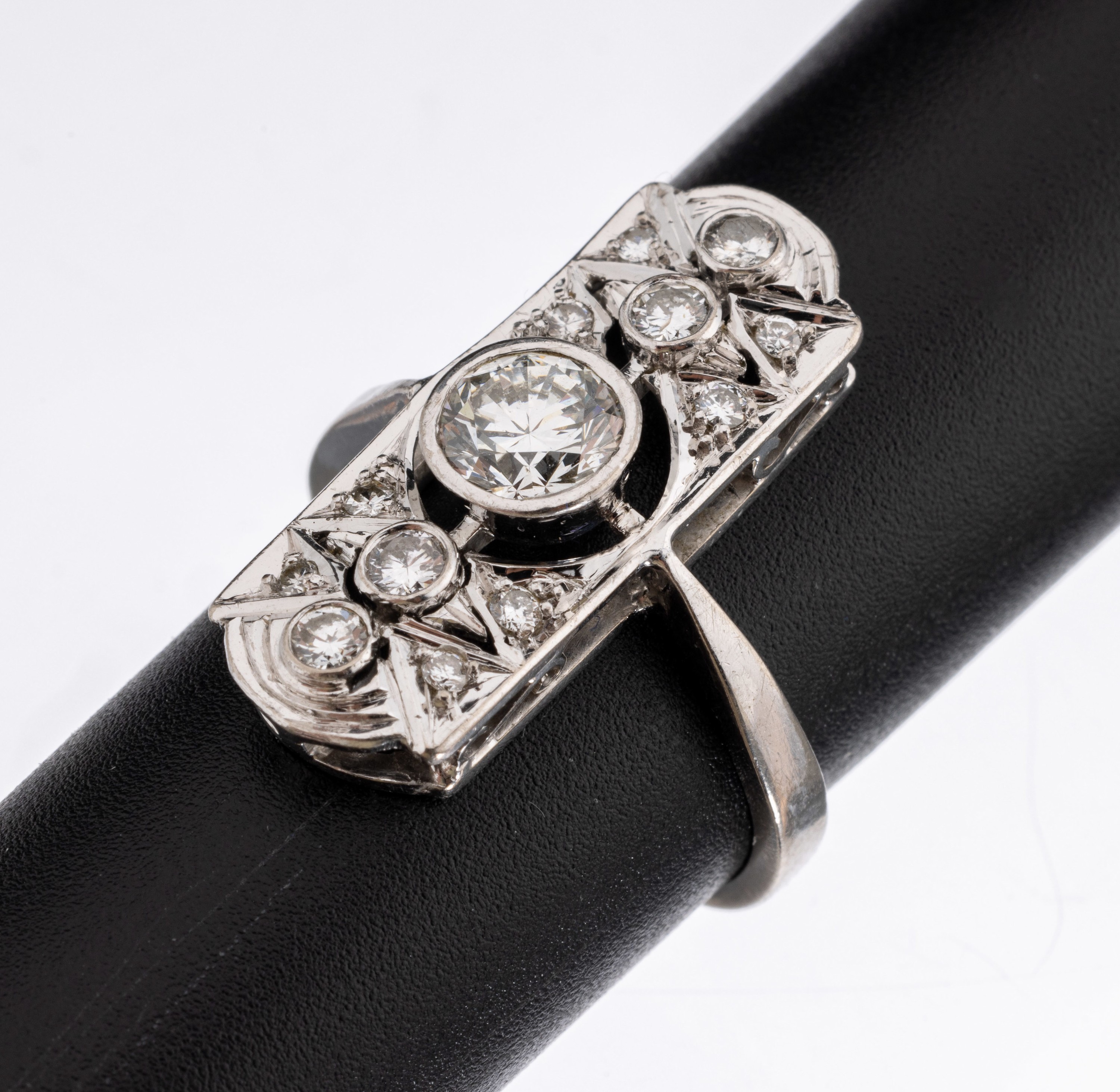 Platin Brillant-Ring, 1940er Jahre, Pt gepr., Brillanten zus. ca. 1.20 ct Weiß/si, ca. 5.6 g, RW 58.5