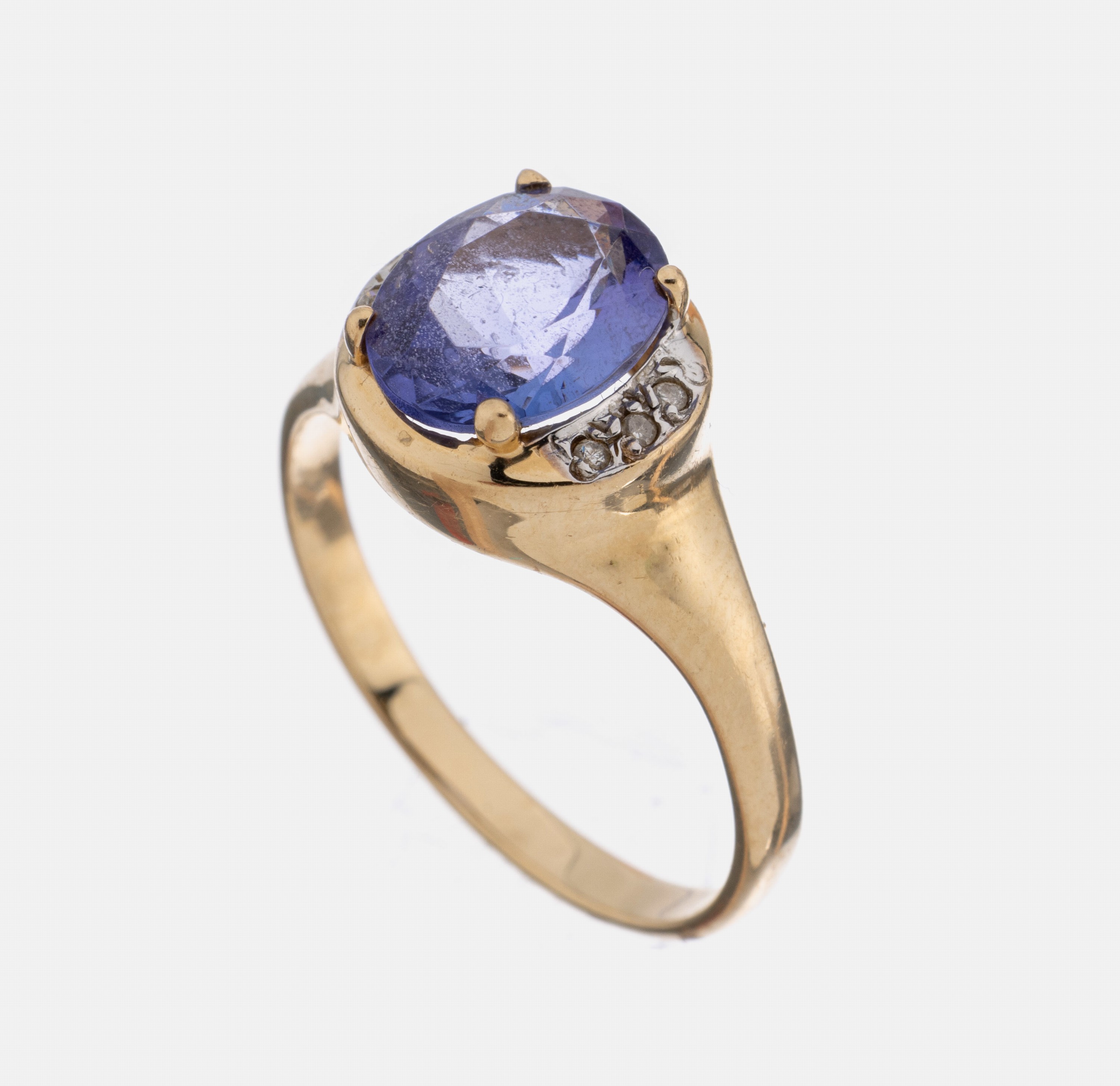 14 kt Gold Tansanit-Diamant-Ring, GG 585/000, ovalfacett. Tansanit ca. 2.00 ct, 6 in WG gefasste Diamanten zus. ca. 0.06 ct Getönt/si, ca. 3.3 g, ...