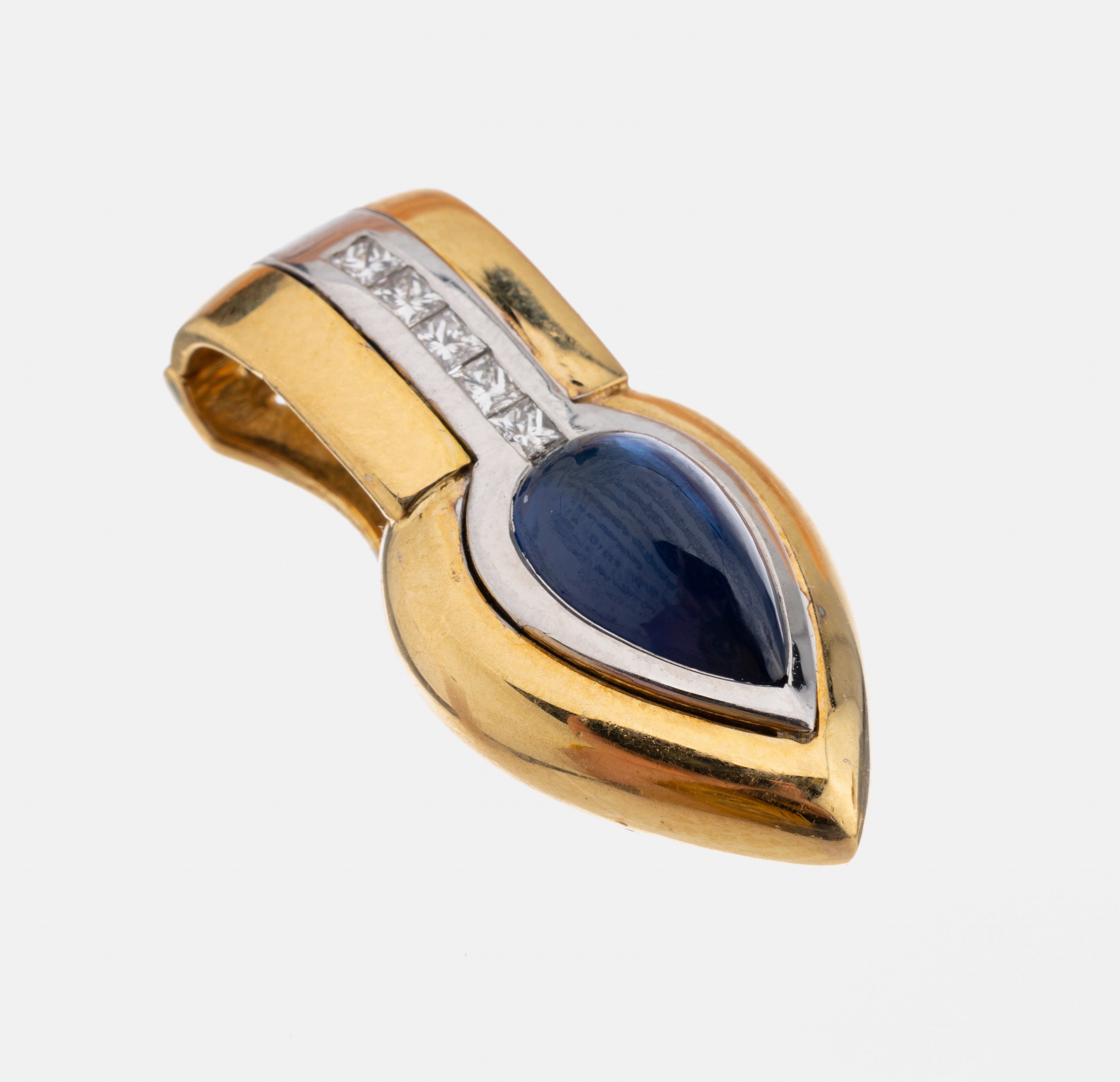 18 kt Gold Saphir-Diamant-Clipanhänger, GG/WG 750/000, tropfenf. Saphir-Cabochon ca. 3.39 ct, Princess-Cut Diamanten zus. ca. 0.21 ct Weiß/si, ca. ...