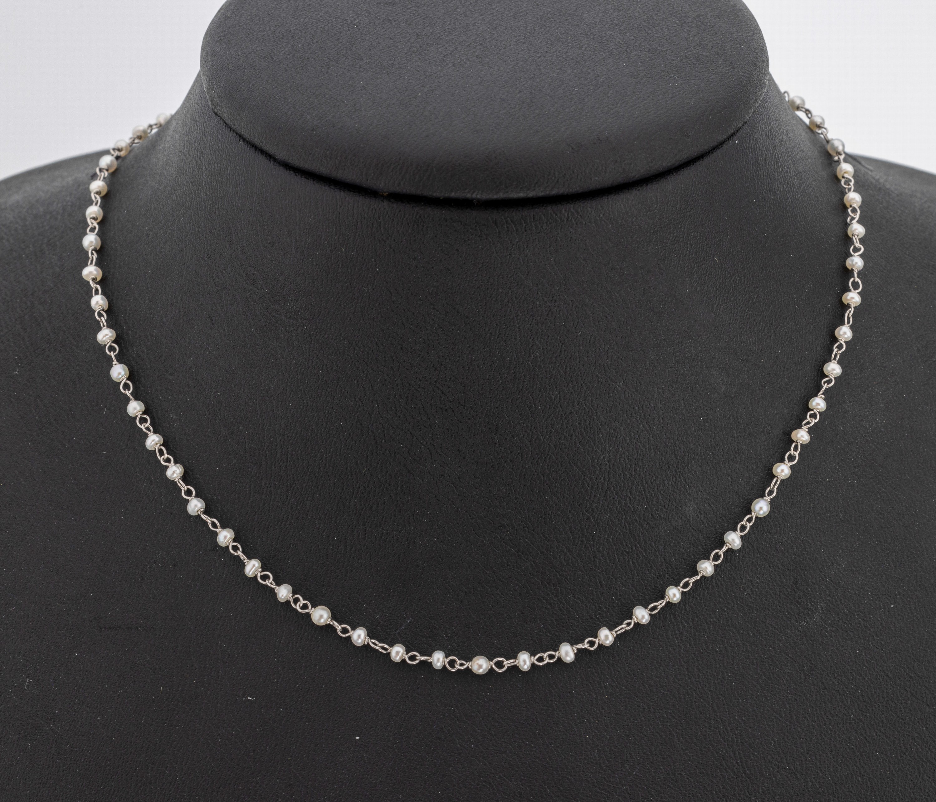 Platin Perl-Collier, Pt gepr., kl. Saatperlen, L. ca. 45 cm, Federringschließe