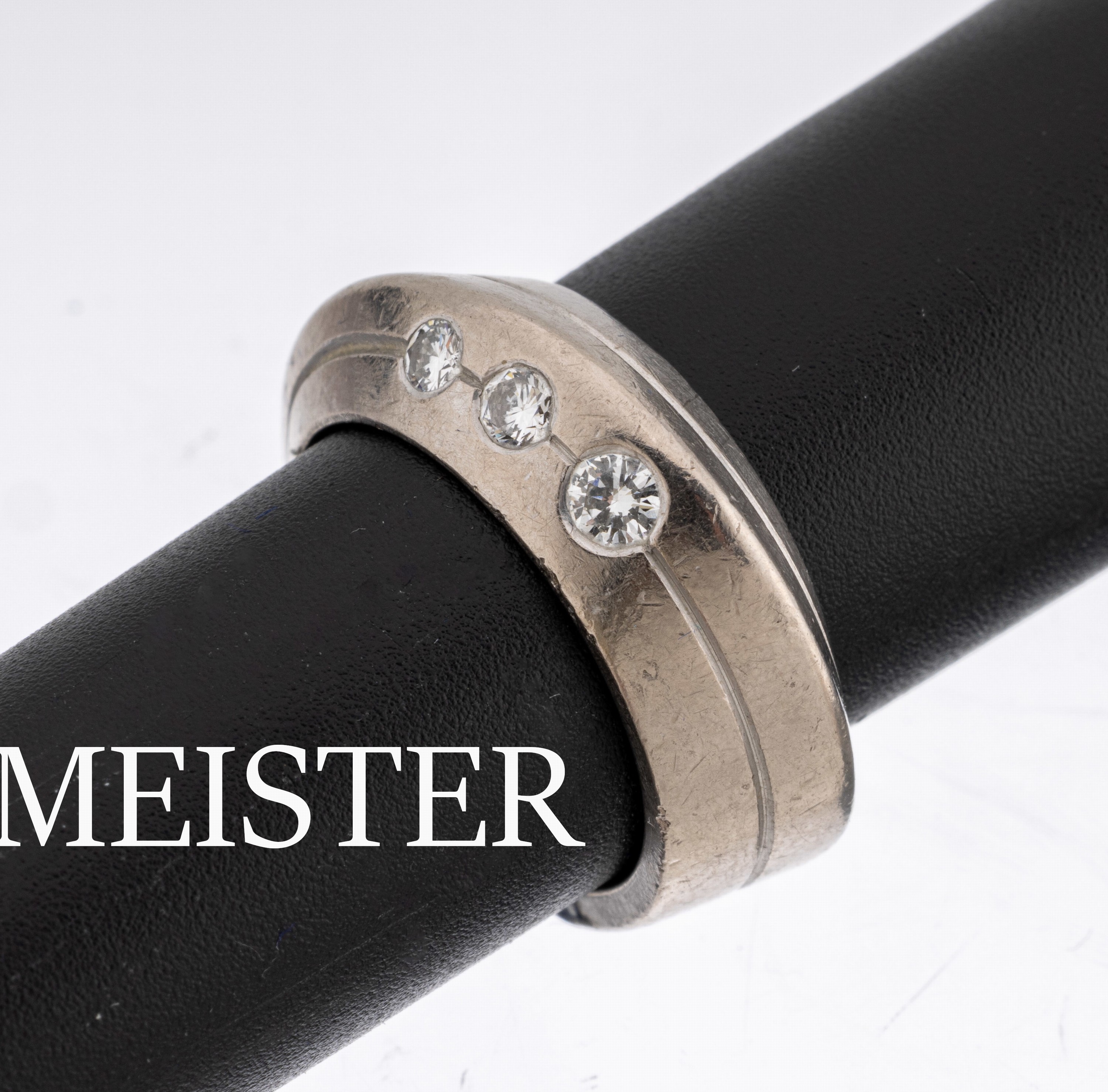 18 kt Gold MEISTER Brillant-Ring, WG 750/000, 4 Brillanten zus. ca. 0.30 ct (grav.)Weiß/si, dat. pers. Inschrift, sign., ca. 16.9 g, RW 52