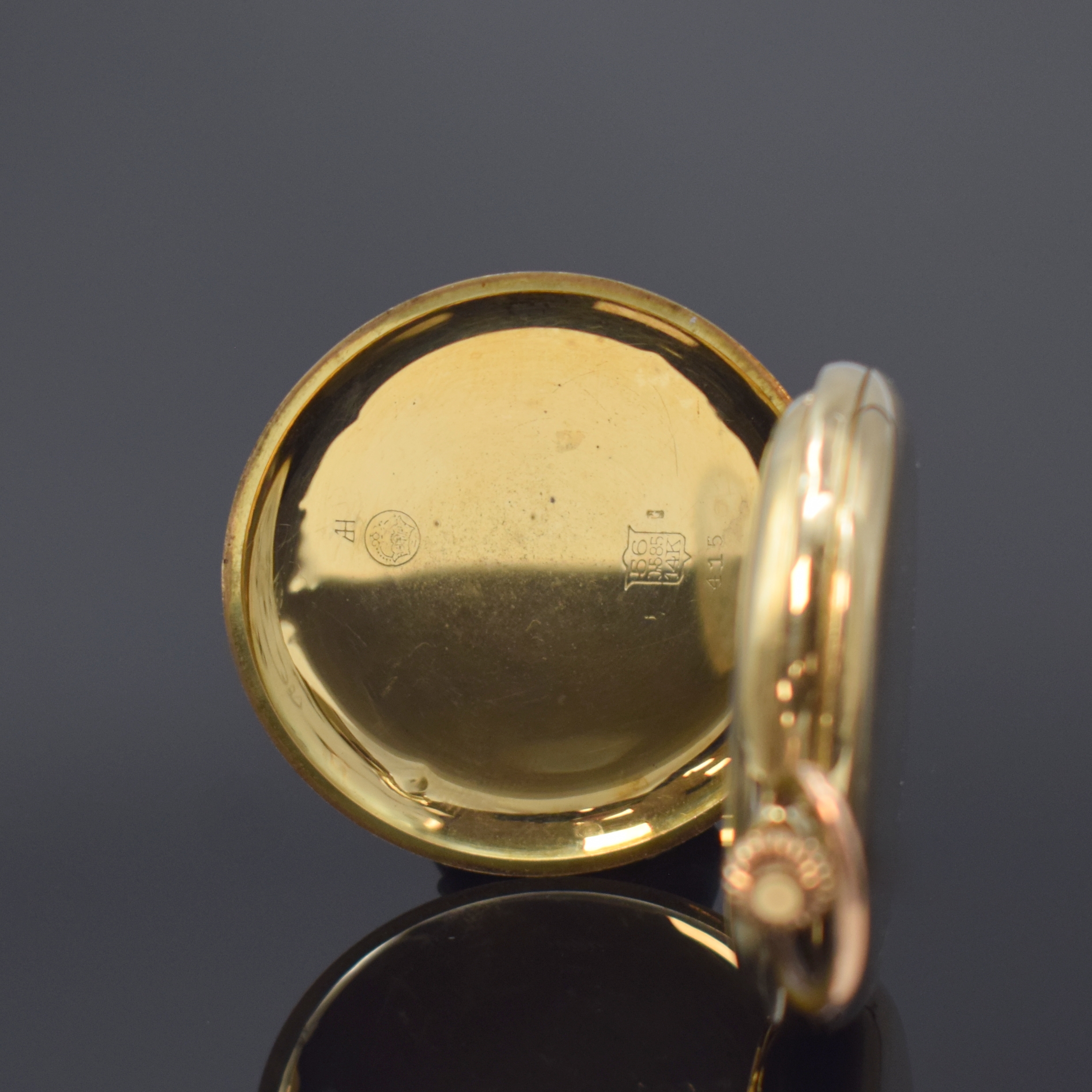 Detail a: Savonette Taschenuhr in GG 585/000, Schweiz um 1915, glattes Geh. dell., Metallcuvette, Emailzifferbl. m. arab. Zahlen, gold. Zeiger, kl. Sek. b. 6, ...