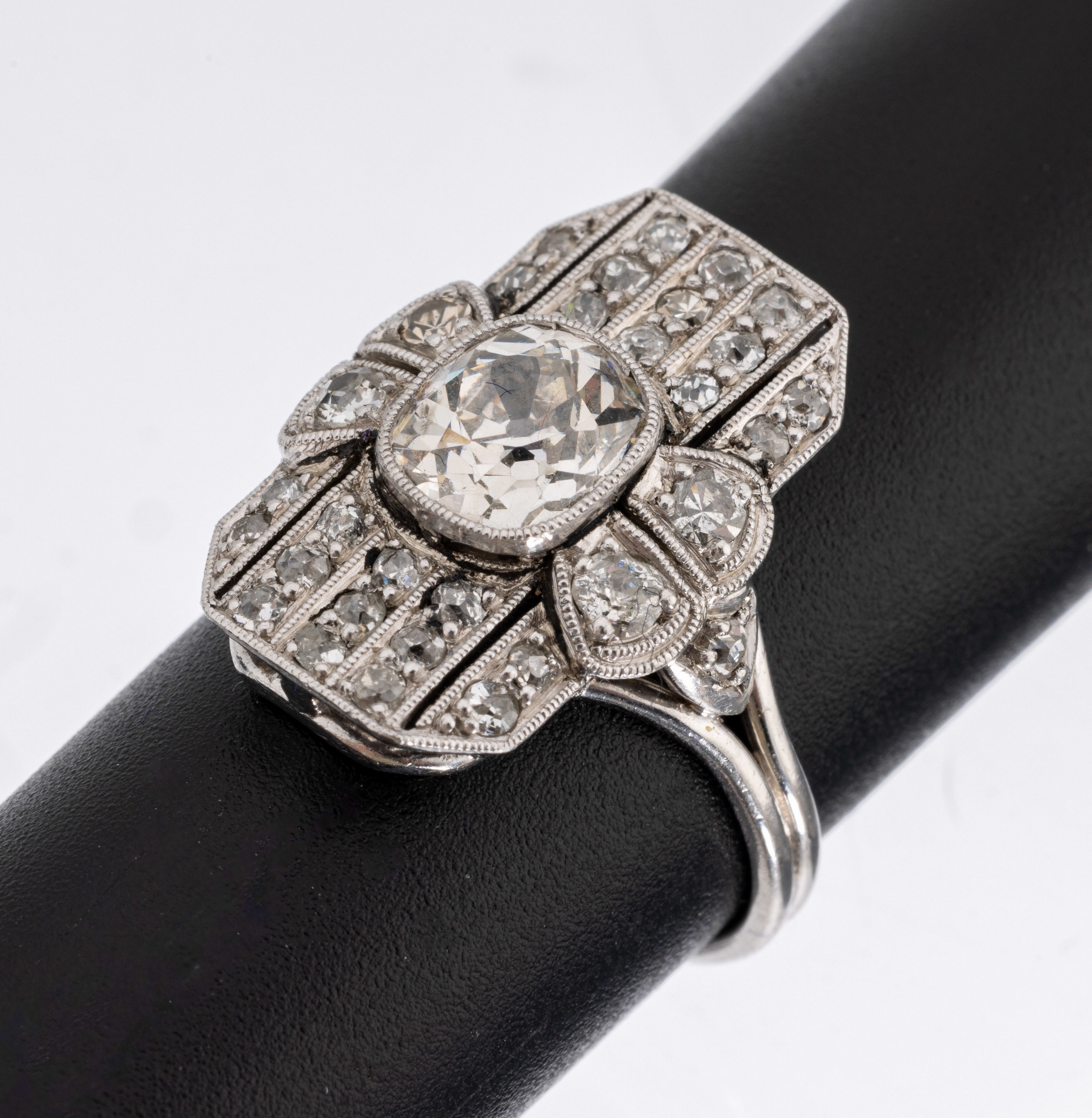 Platin Art-Deco Brillant-Ring, Platin gepr., 1930er Jahre, Altschliffdiamanten zus. ca. 2.0 ct get.Weiß-get./si-p, ca. 7.0 g,RW 55