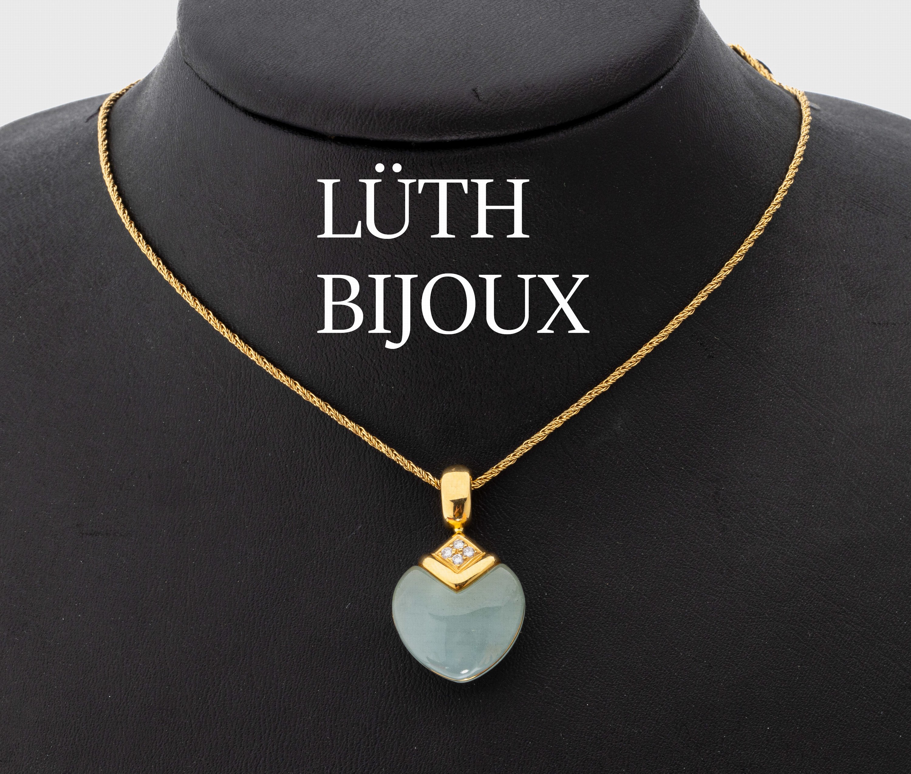 18 kt Gold LÜTH BIJOUX Aquamarin-Brillant- Clipanhänger, GG 750/000, herzf. Aquamarin-Cabochon ca. 19.18 ct, 4 Brillanten zus. ca. 0.08 ct ...