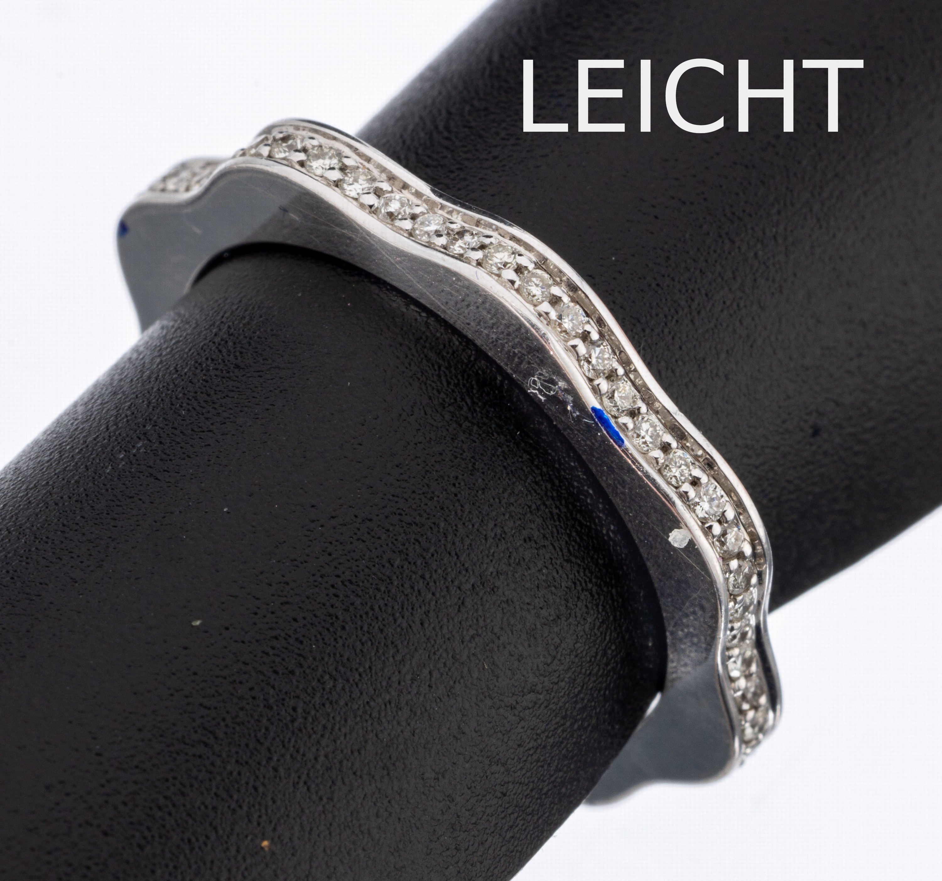 18 kt Gold LEICHT Brillant-Ring, WG 750/000, außergewöhnliche Gestaltung, Brillanten zus. ca. 0.30 ct Weiß/si, RW 54, ca. 4.6 g, sign.