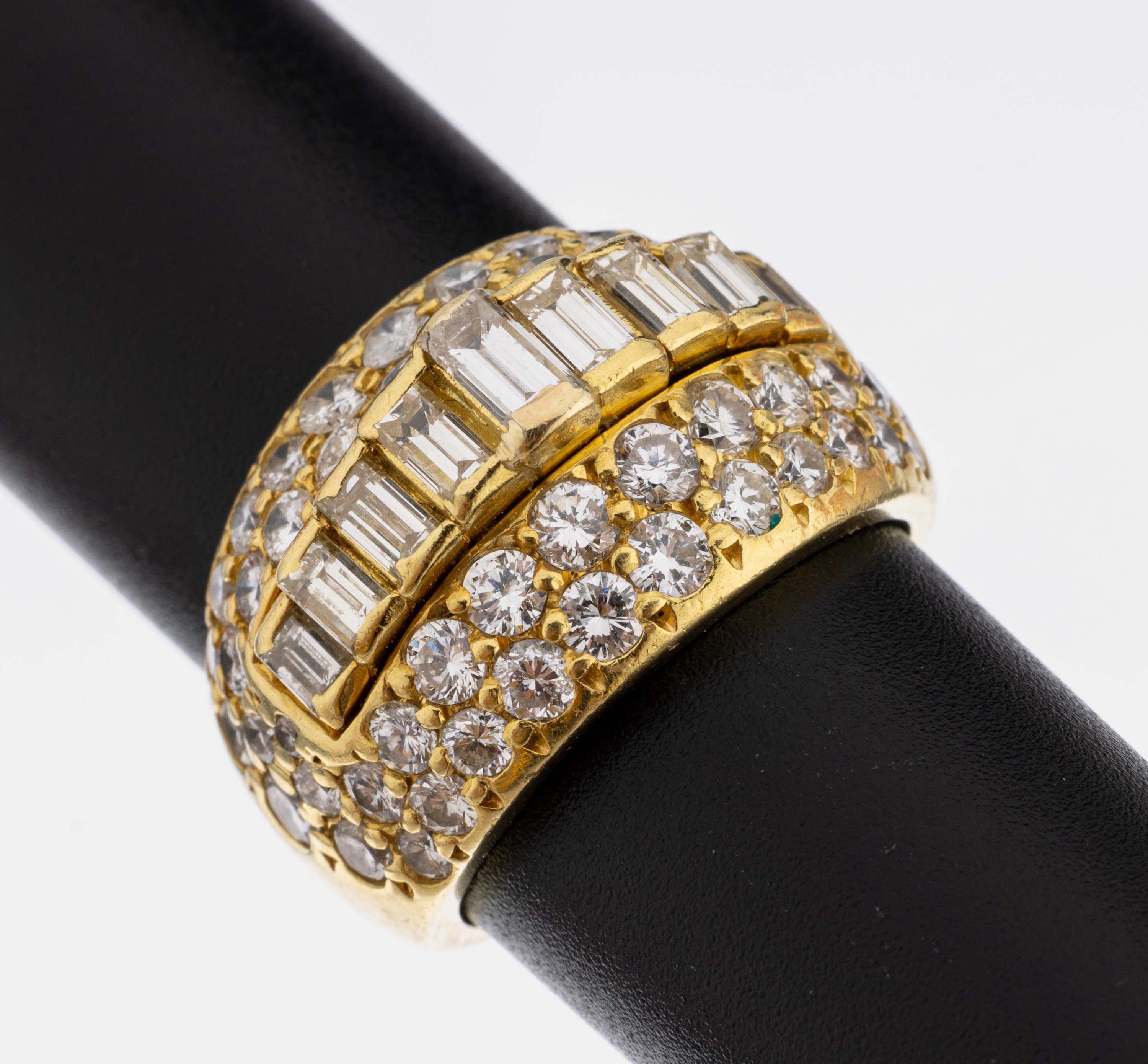 18 kt Gold Diamant-Ring, GG 750/000, 9 Diamantbaguettes und weitere Brillanten zus. ca. 3.50 ct Weiß/si, RW 53, ca. 11 g