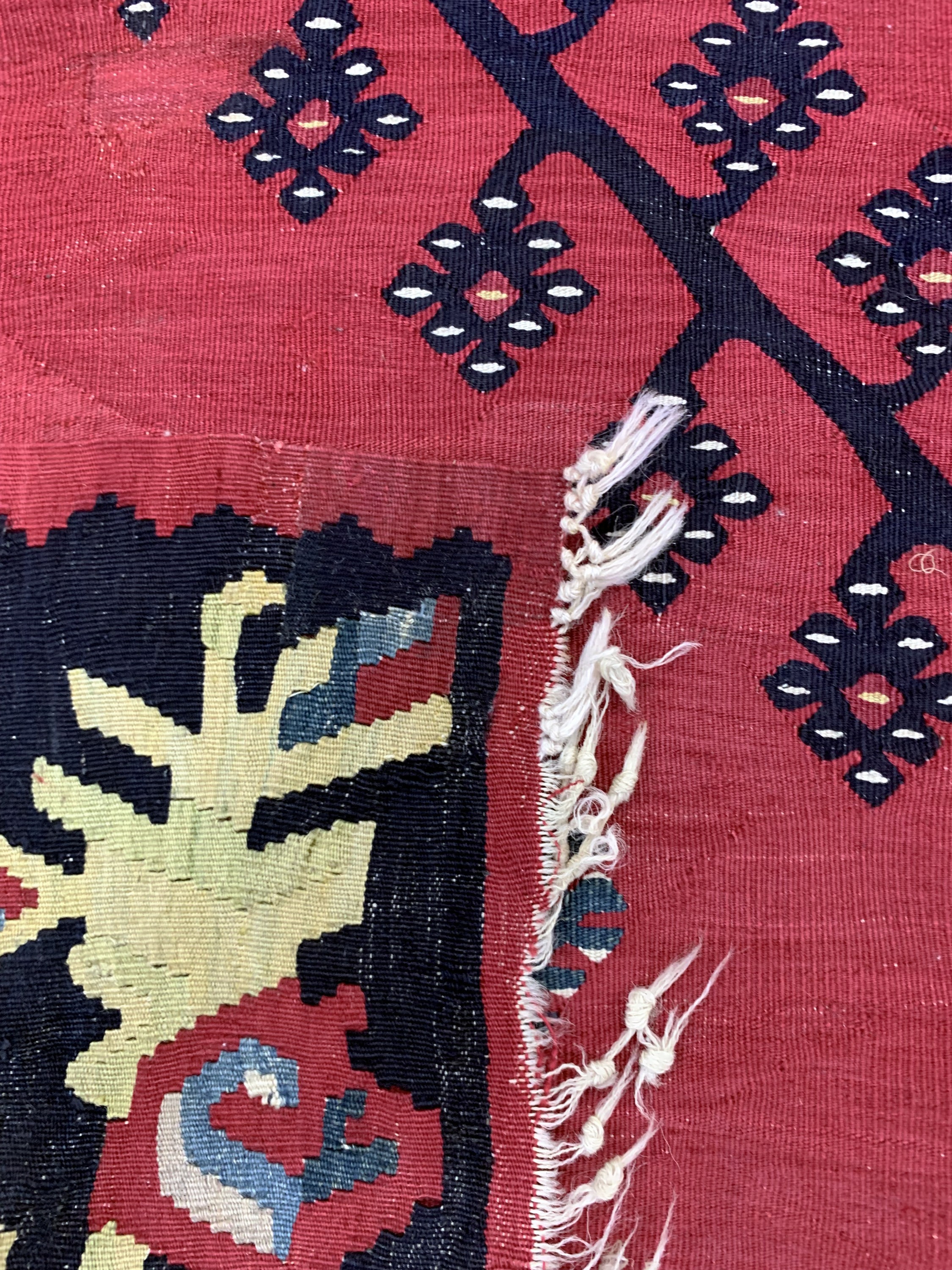 Detail d: Sarkoy Kelim antik signiert, Türkei, datiert 1897 , Wolle auf Wolle, ca. 200 x 140 cm, EHZ: 2(fleckig)