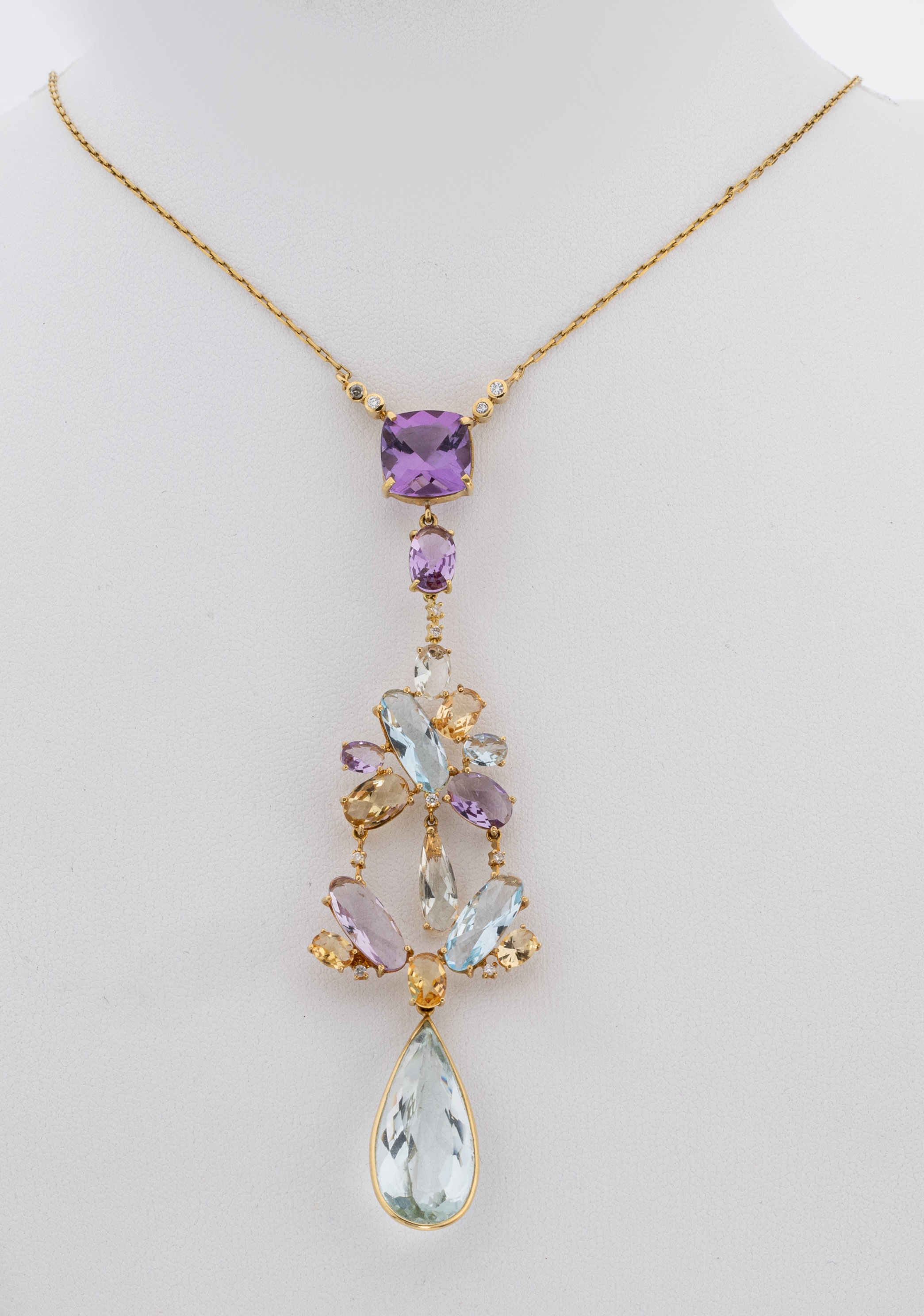 18 kt Gold Beryll-Amethyst-Diamant-Collier, GG 750/000, Mittelteil mit facett. Beryllen zus. ca. 10.00 ct, facett. Amethyste zus. ca. 4.00 ct, mit ...