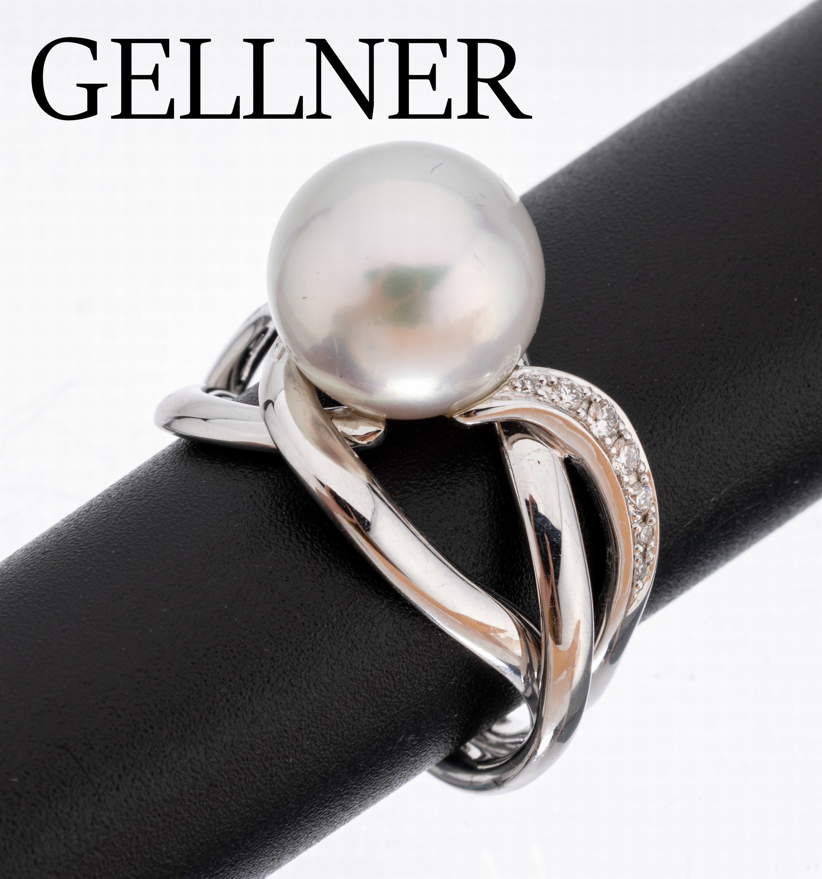 18 kt Gold GELLNER Perl-Brillant-Ring, WG 750/000, außergewöhnliche Gestaltung, Südseezuchtperle, D. ca. 10.9 mm, 14 Brillanten zus. ca. 0.14 ct ...