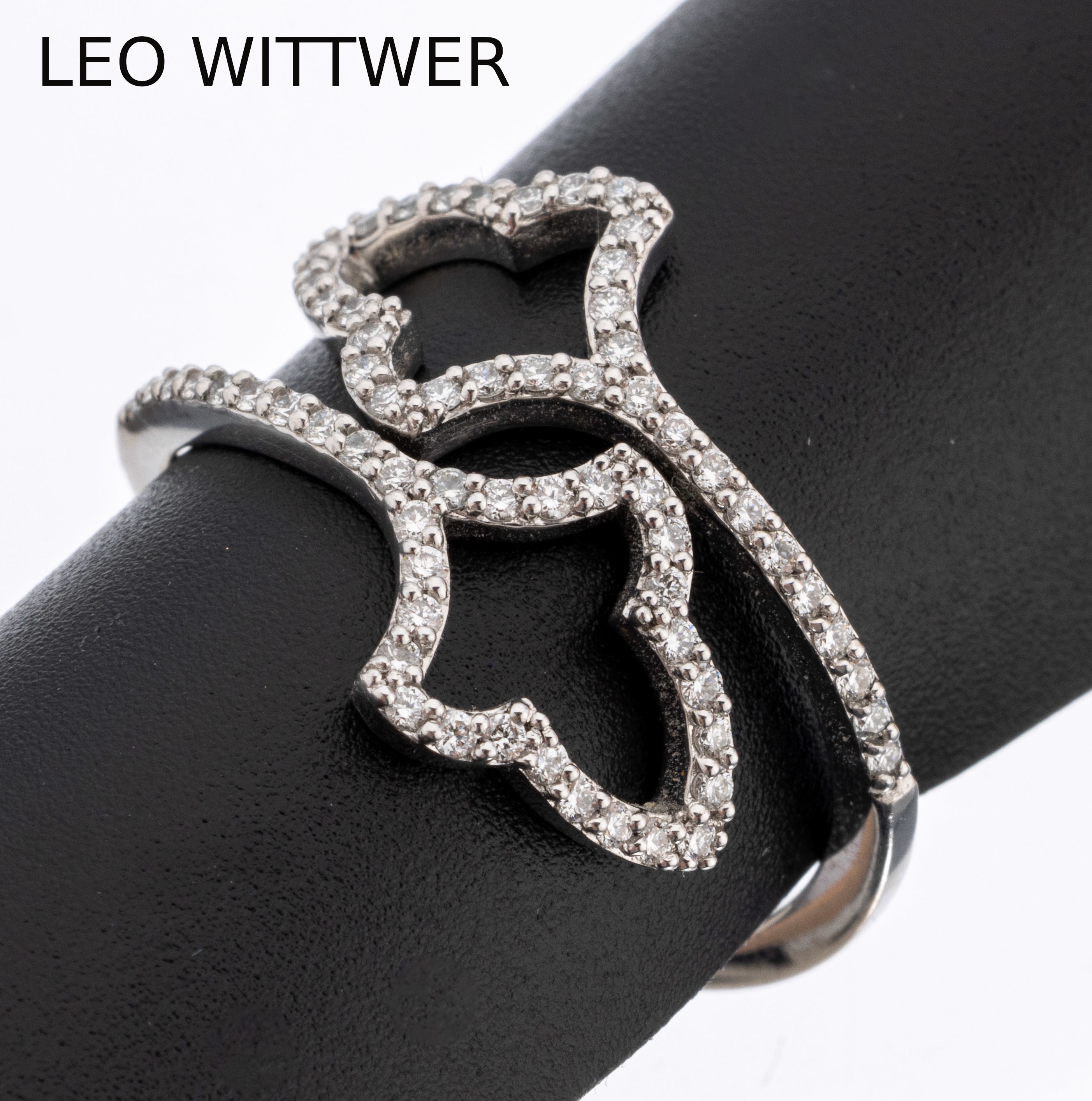 18 kt Gold LEO WITTWER Brillant-Ring, WG 750/000, 66 Brillanten zus. ca. 0.66 ct (grav.) feines Weiß-Weiß/vs-si, RW 56, ca. 3.9g, sign.
