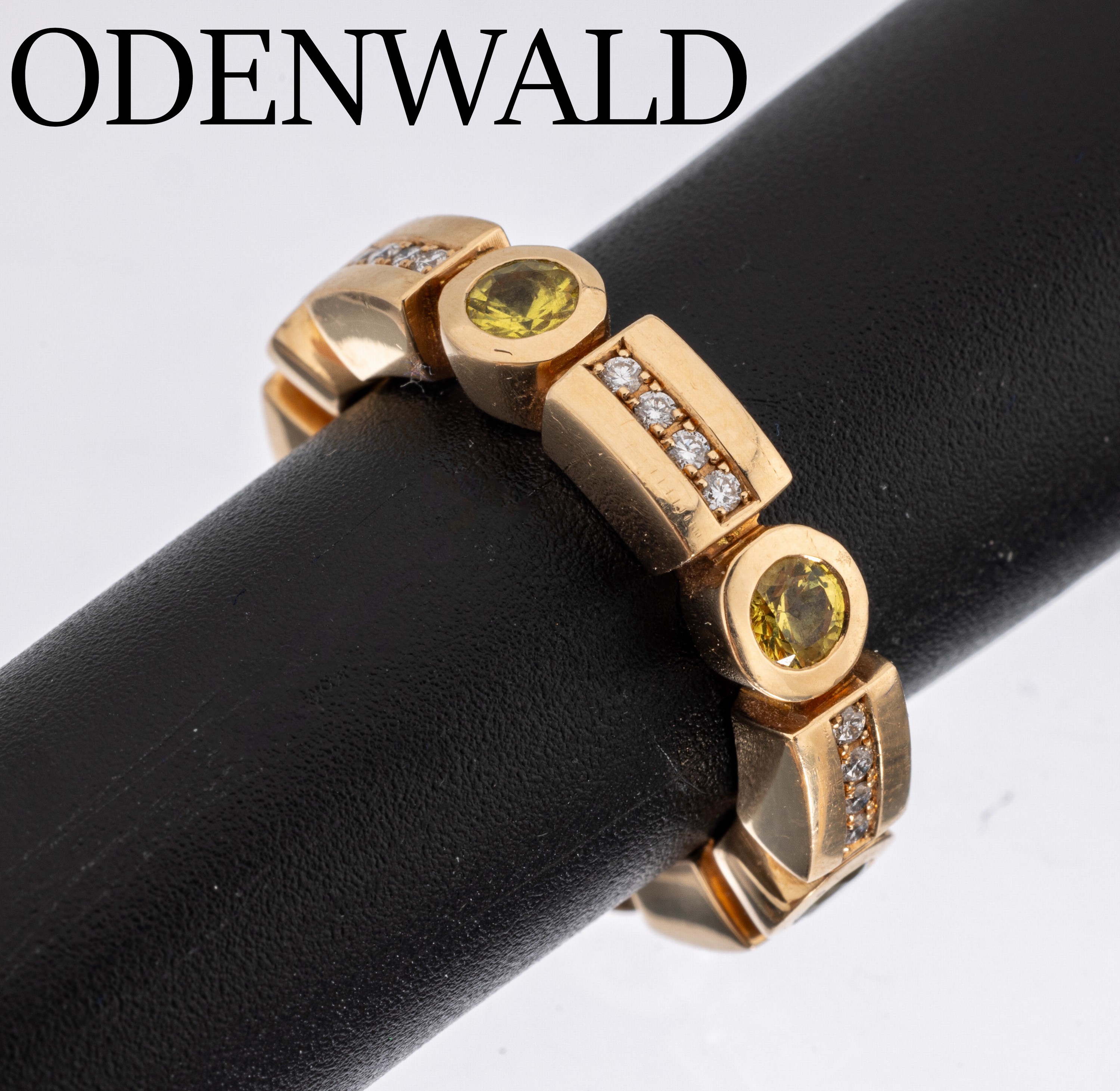 18 kt Gold ODENWALD Saphir-Brillant-Ring, GG 750/000, schwere massive Verarbeitung, 6 rundfacett. grünlich gelbe Saphire zus. ca. 1.20 ct, 24 ...