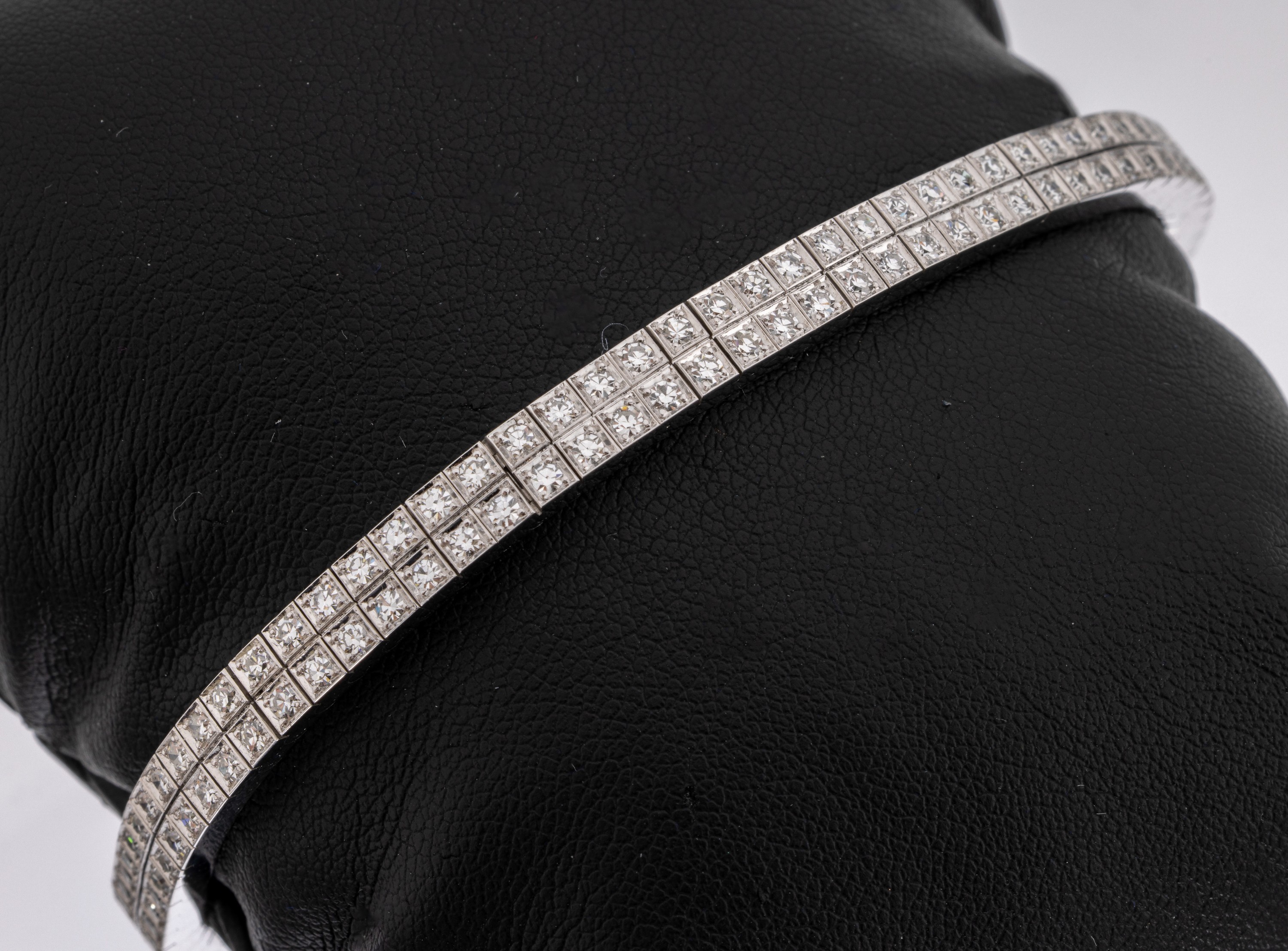 18 kt Gold Diamant-Armband, WG 750/000, 2-reihig bes. mit 138 8/8-Diamanten zus. ca. 3.0 ct Weiß-l. get. Weiß/si-p1, ca. 27.7g, L. ca. 18 cm, ...
