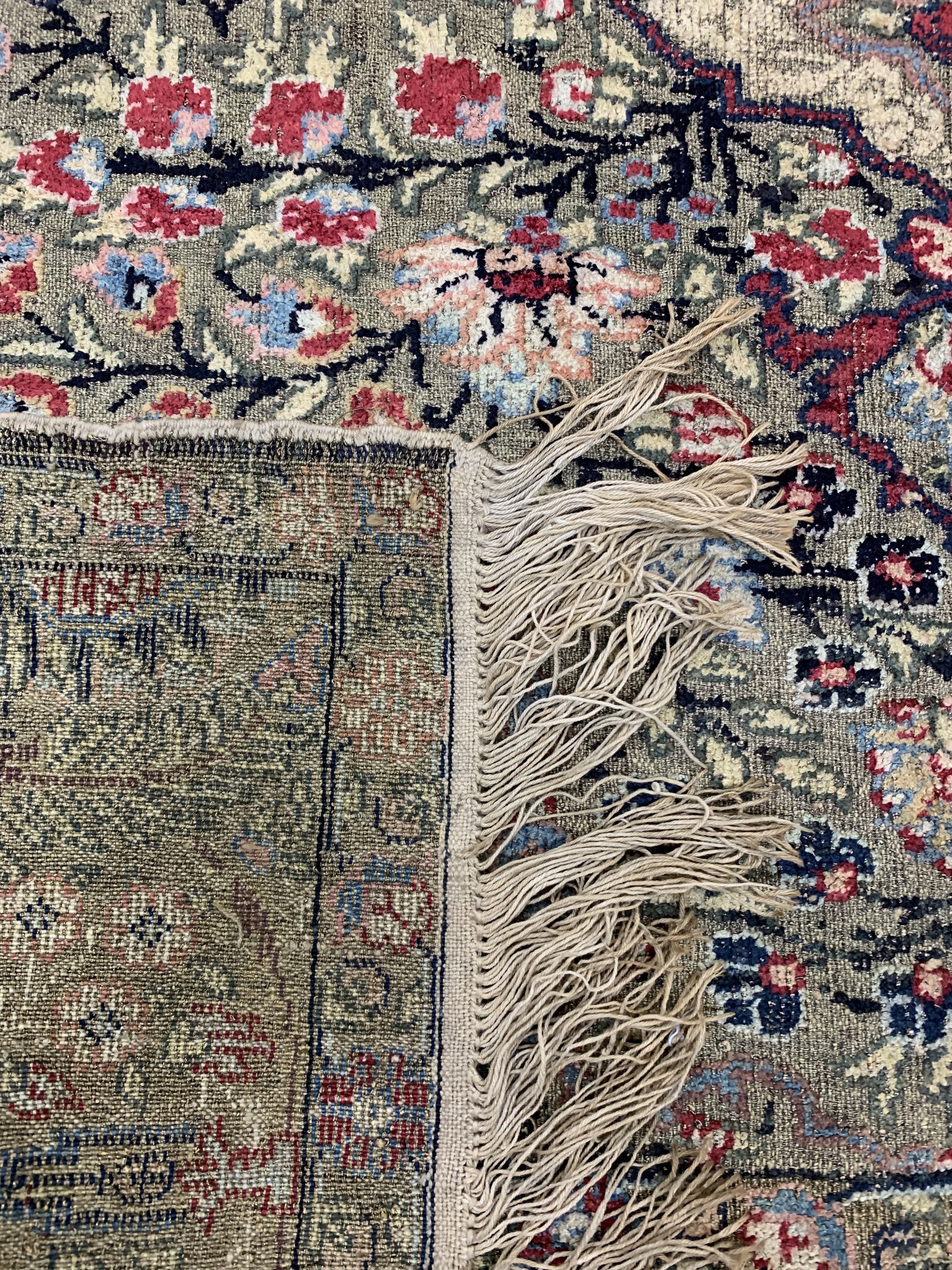 Detail e: Kayseri"Metallbroschiert", Türkei, um 1900,Matall-Wolle auf Baumwolle, ca. 185 x 130 cm, EHZ: 2,aus Sammlungsauflösung