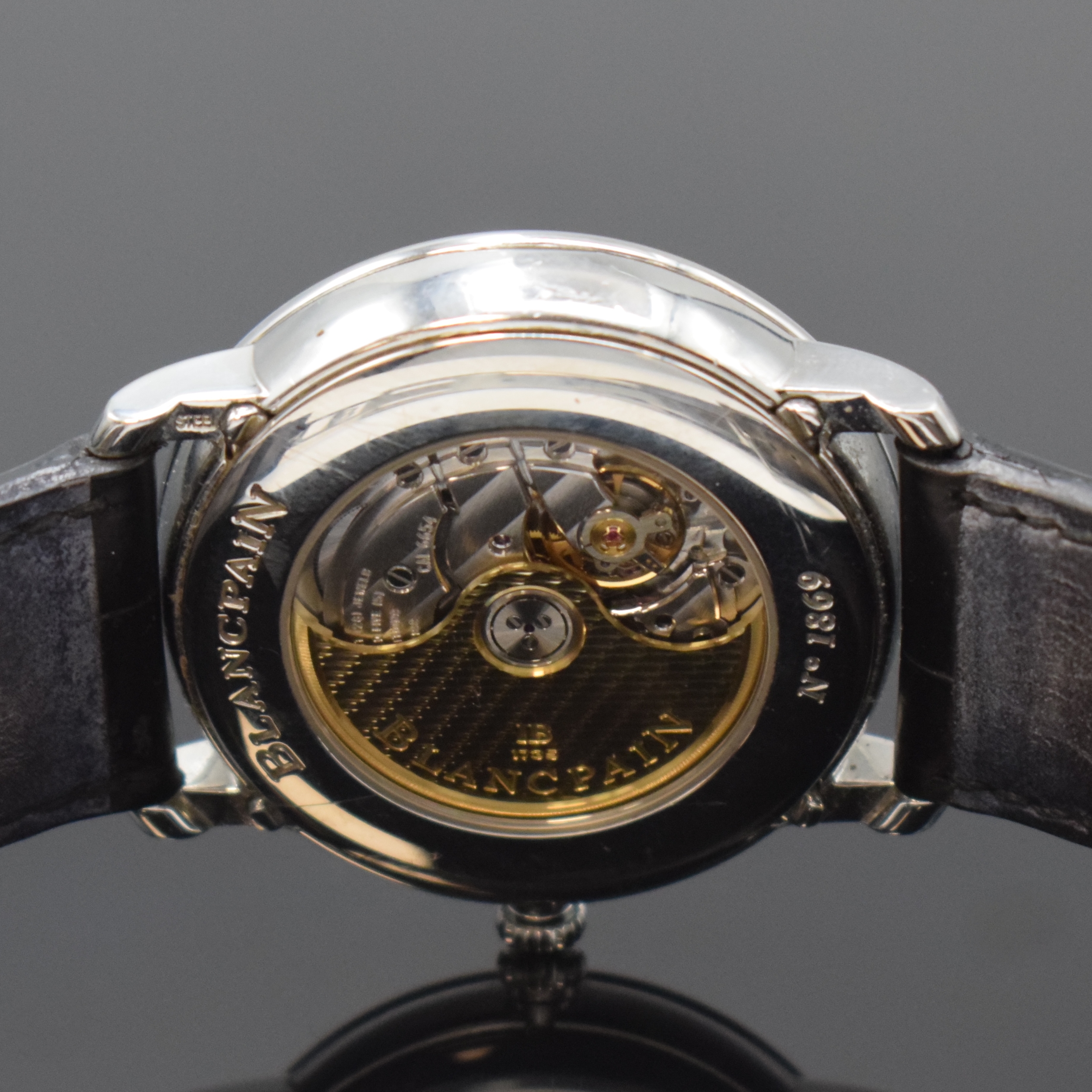 Detail e: BLANCPAIN Villeret Quantieme Complet Herrenarmbanduhr mit Vollkalender in Stahl, Schweiz um 2020, Automatik, beids. vergl. Geh., orig. Lederband (zu ...