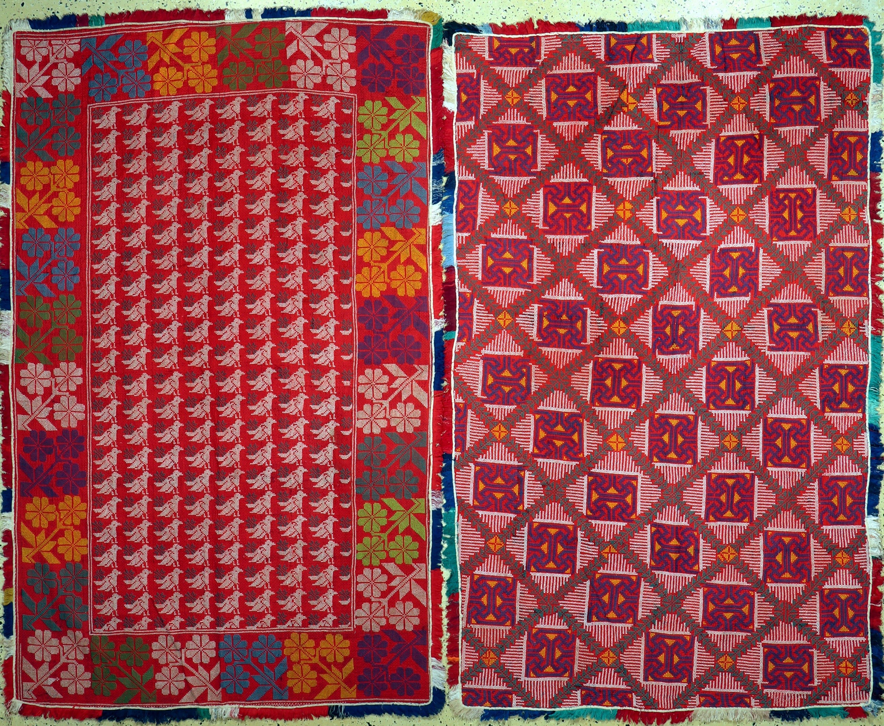 2 Lots Stickerei, Skandinavien, Anfang 20.Jhd, Wolle auf Wolle, ca. 200 x 130 cm, EHZ: 2