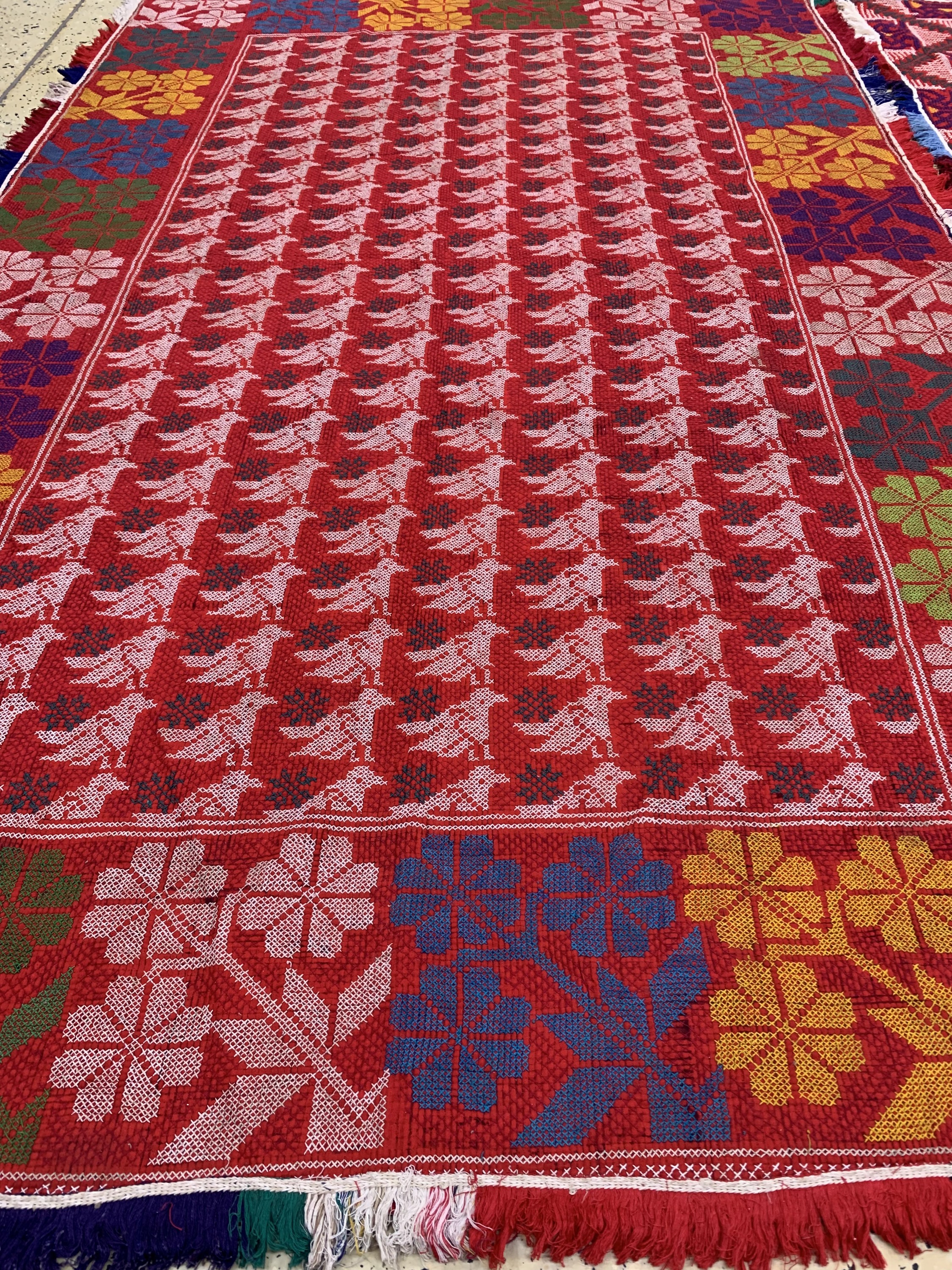 Detail c: 2 Lots Stickerei, Skandinavien, Anfang 20.Jhd, Wolle auf Wolle, ca. 200 x 130 cm, EHZ: 2