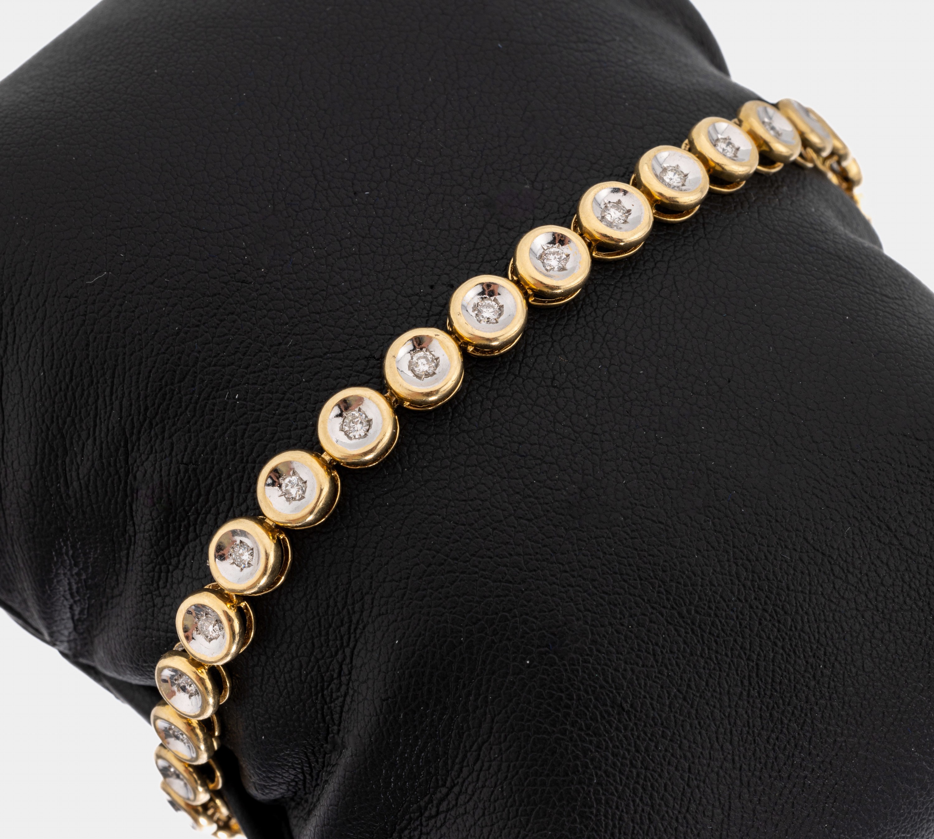 14 kt Gold Brillant-Armband, GG 585/000, Brillanten zus. ca. 1.0 ct Weiß/si, L. 20 cm, Kastenschloss mit Sicherheitsacht, ca. 13.2 g