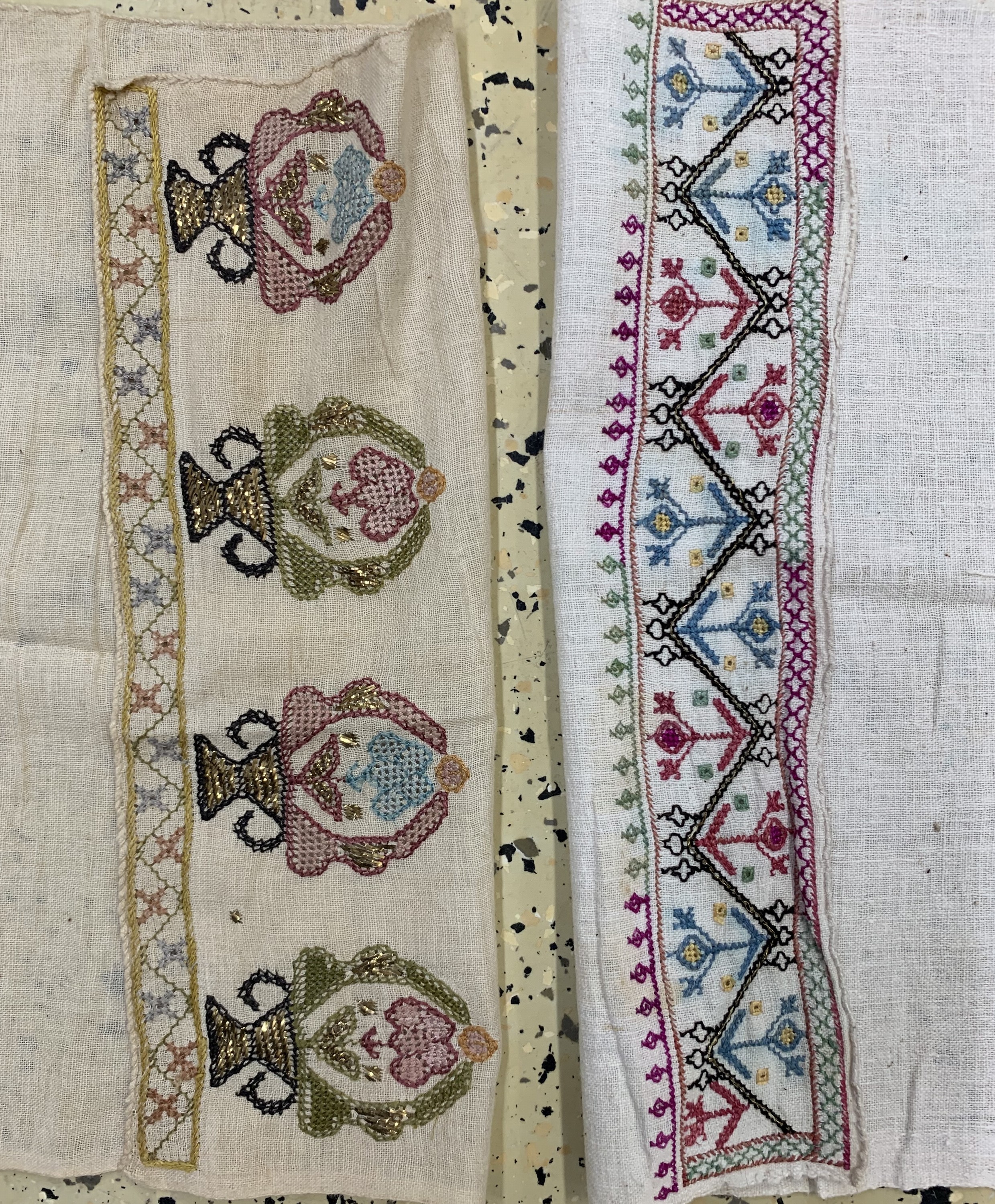 Detail d: 4 Lots Stickerei, Turkmenistan, Anfang 20.Jhd, Wolle-Seidenstickerei, ca. 65 x 40 cm & 222 x 24 cm, EHZ: 2