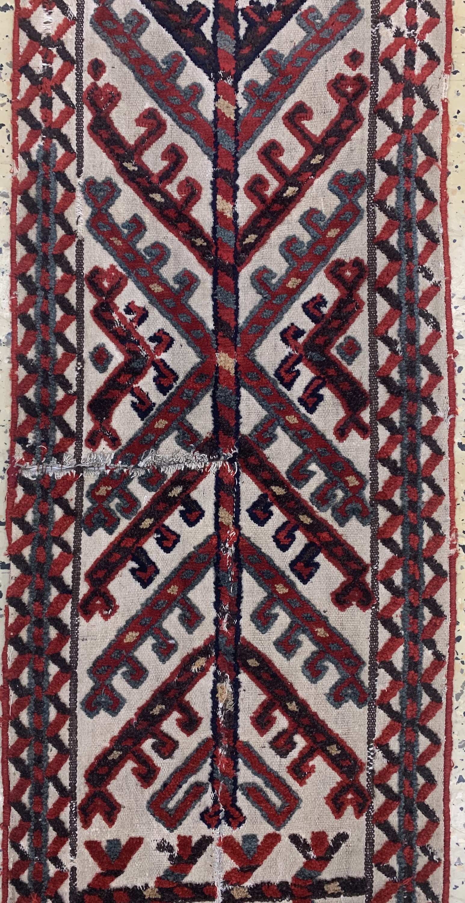 Detail c: Uzbek"Zeltband", Uzbekistan, Anfang 20.Jhd,Wolle auf Wolle, ca. 1175 x 39 cm, EHZ: 3-4 (geflickte Stellen)