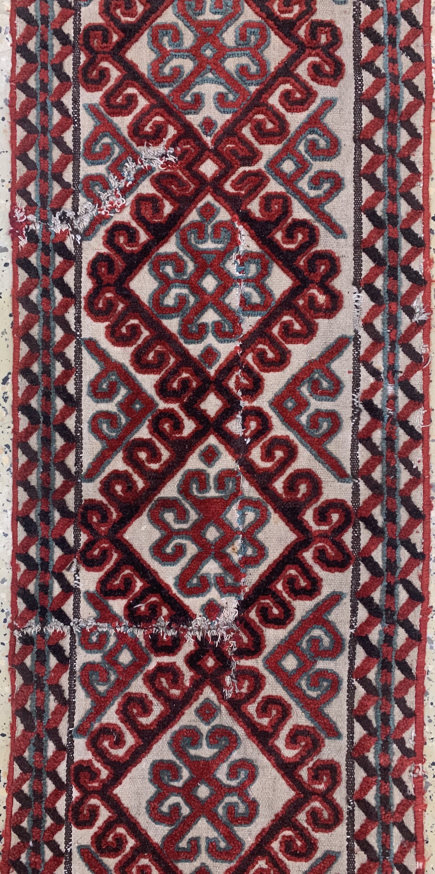 Detail d: Uzbek"Zeltband", Uzbekistan, Anfang 20.Jhd,Wolle auf Wolle, ca. 1175 x 39 cm, EHZ: 3-4 (geflickte Stellen)