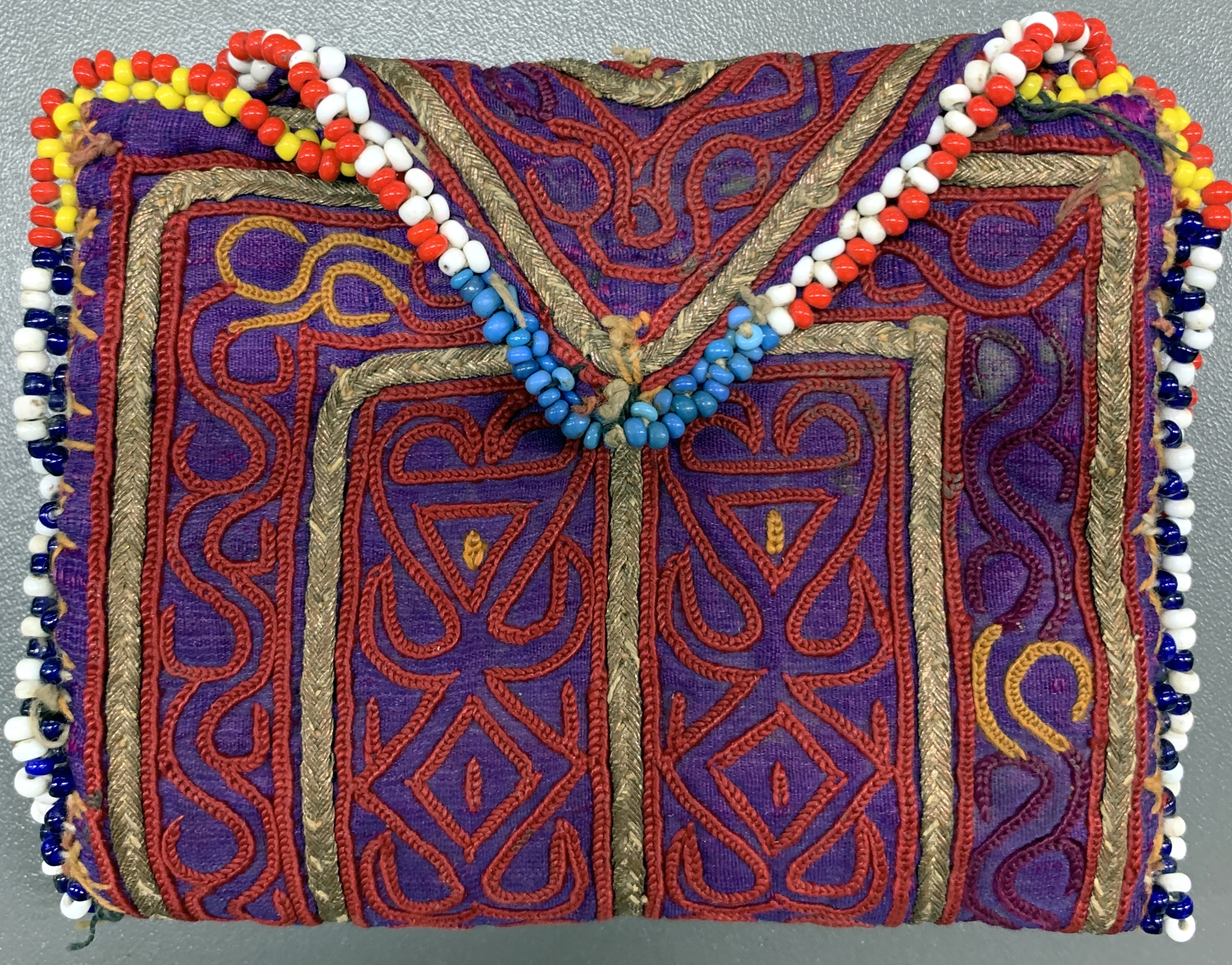 "Geldbeutel", Uzbekistan, Anfang 20.Jhd, Seiden-Metallstickerei, ca. 18 x 12 cm, EHZ: 2